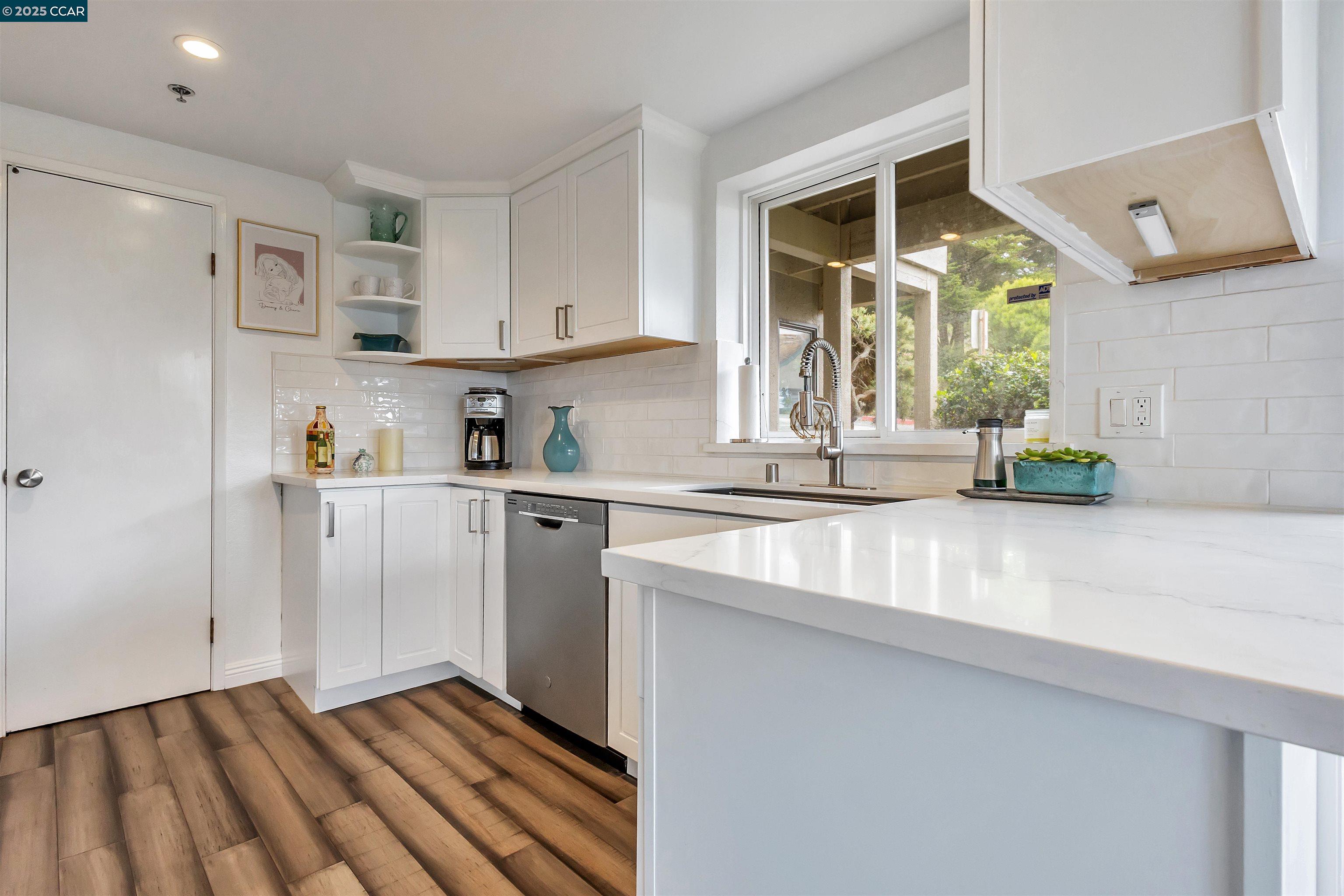 Detail Gallery Image 26 of 39 For 200 Palmetto Avenue, Pacifica,  CA 94404 - 2 Beds | 2 Baths