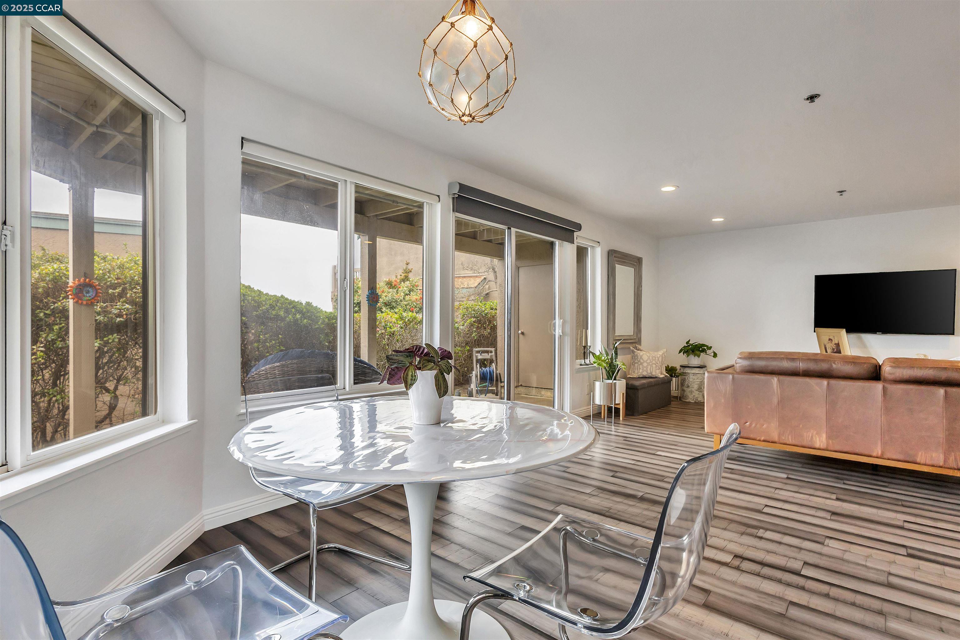 Detail Gallery Image 27 of 39 For 200 Palmetto Avenue, Pacifica,  CA 94404 - 2 Beds | 2 Baths