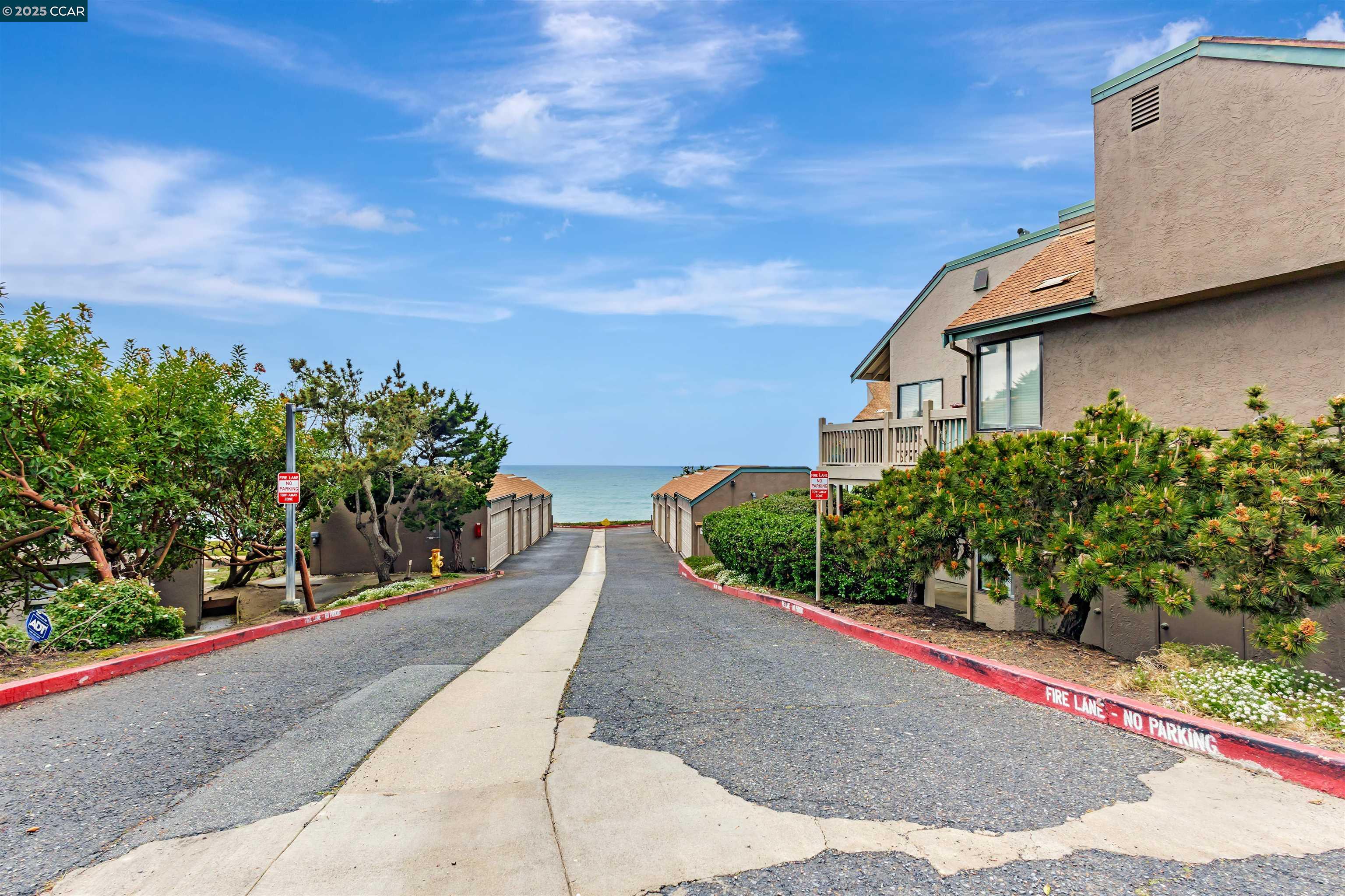 Detail Gallery Image 34 of 39 For 200 Palmetto Avenue, Pacifica,  CA 94404 - 2 Beds | 2 Baths