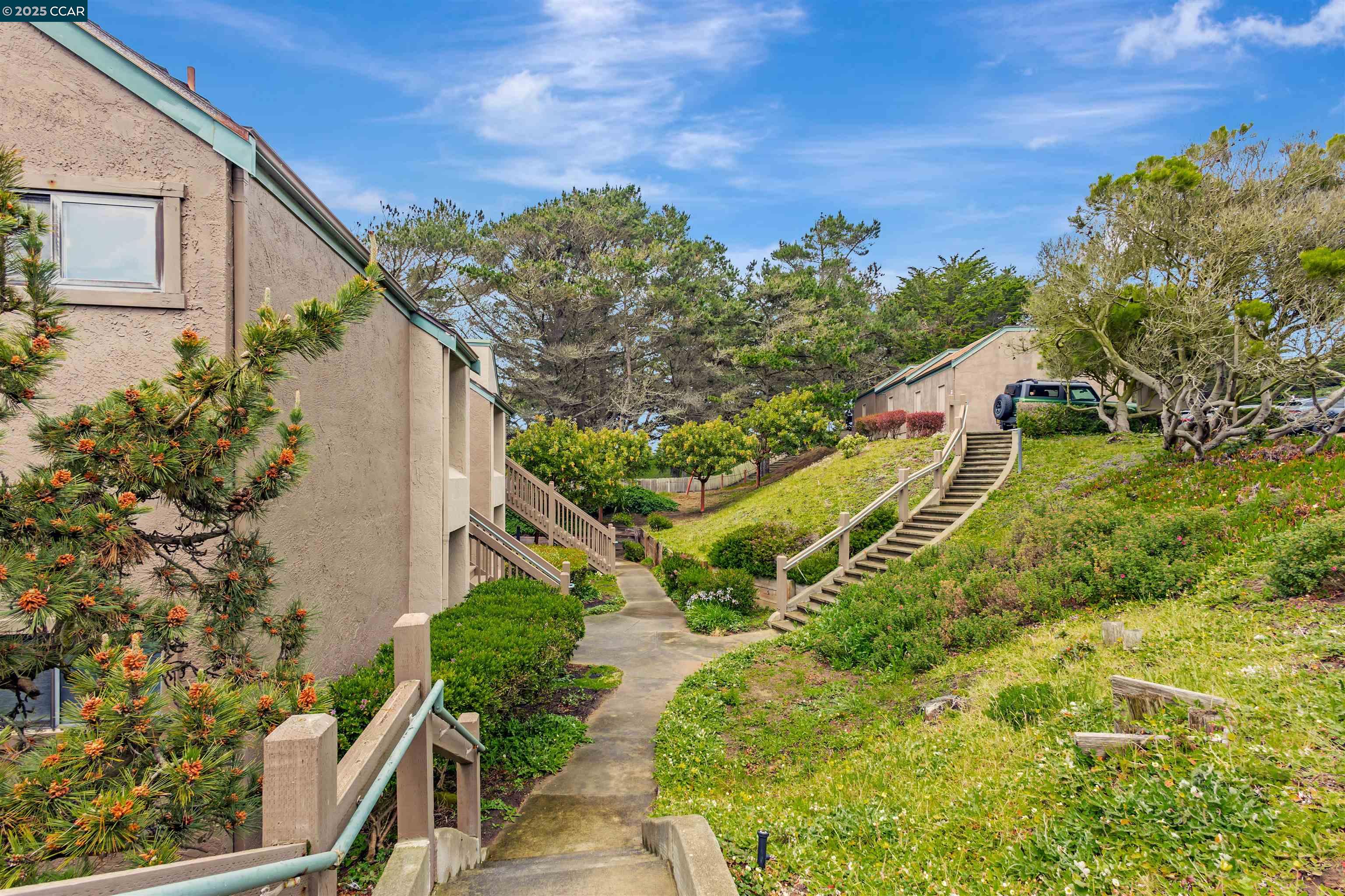 Detail Gallery Image 37 of 39 For 200 Palmetto Avenue, Pacifica,  CA 94404 - 2 Beds | 2 Baths