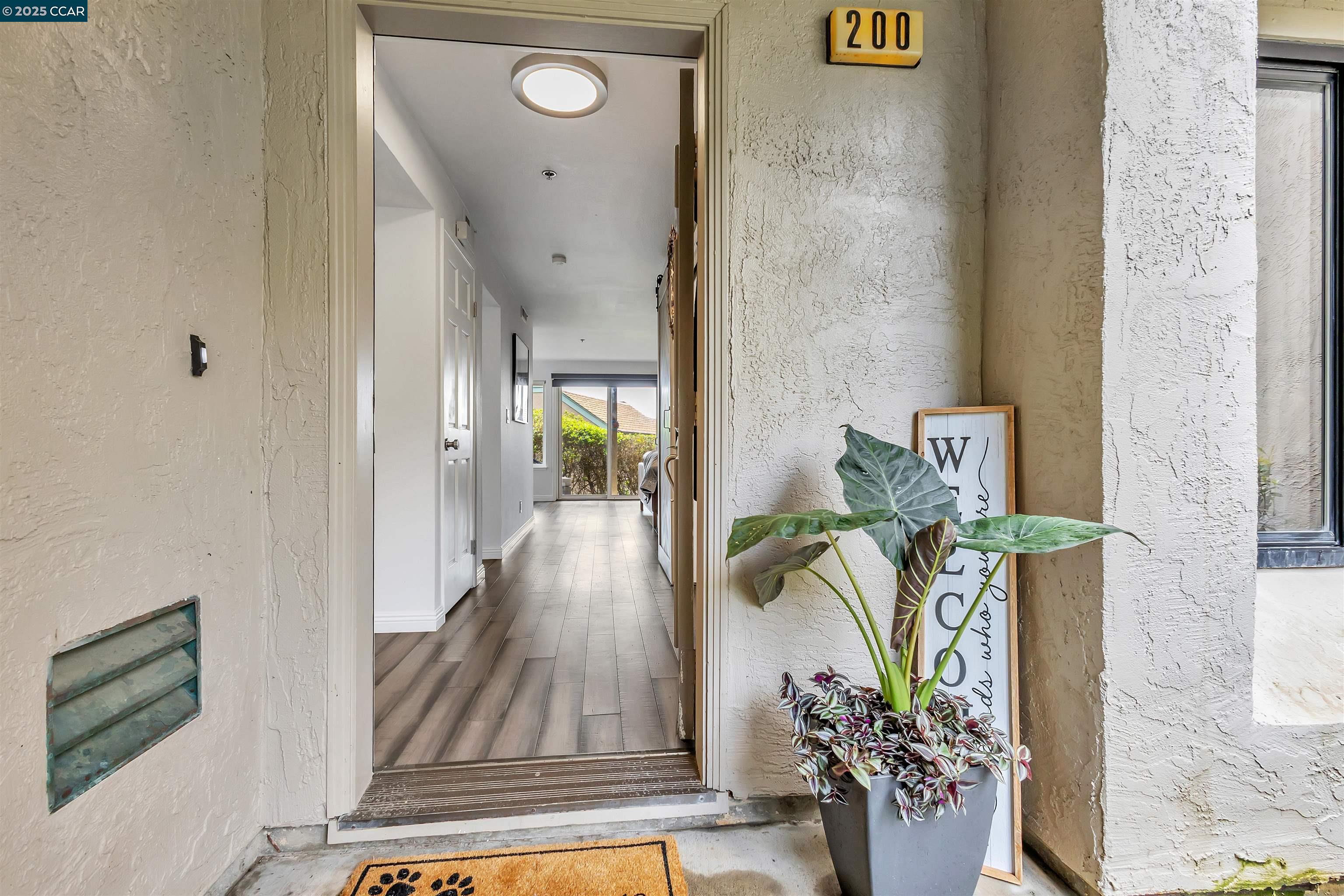 Detail Gallery Image 6 of 39 For 200 Palmetto Avenue, Pacifica,  CA 94404 - 2 Beds | 2 Baths