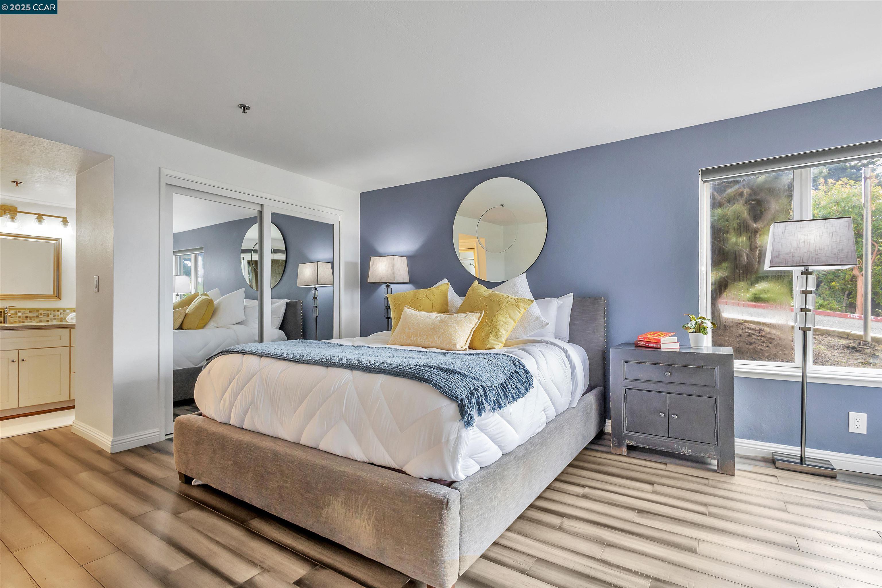 Detail Gallery Image 9 of 39 For 200 Palmetto Avenue, Pacifica,  CA 94404 - 2 Beds | 2 Baths