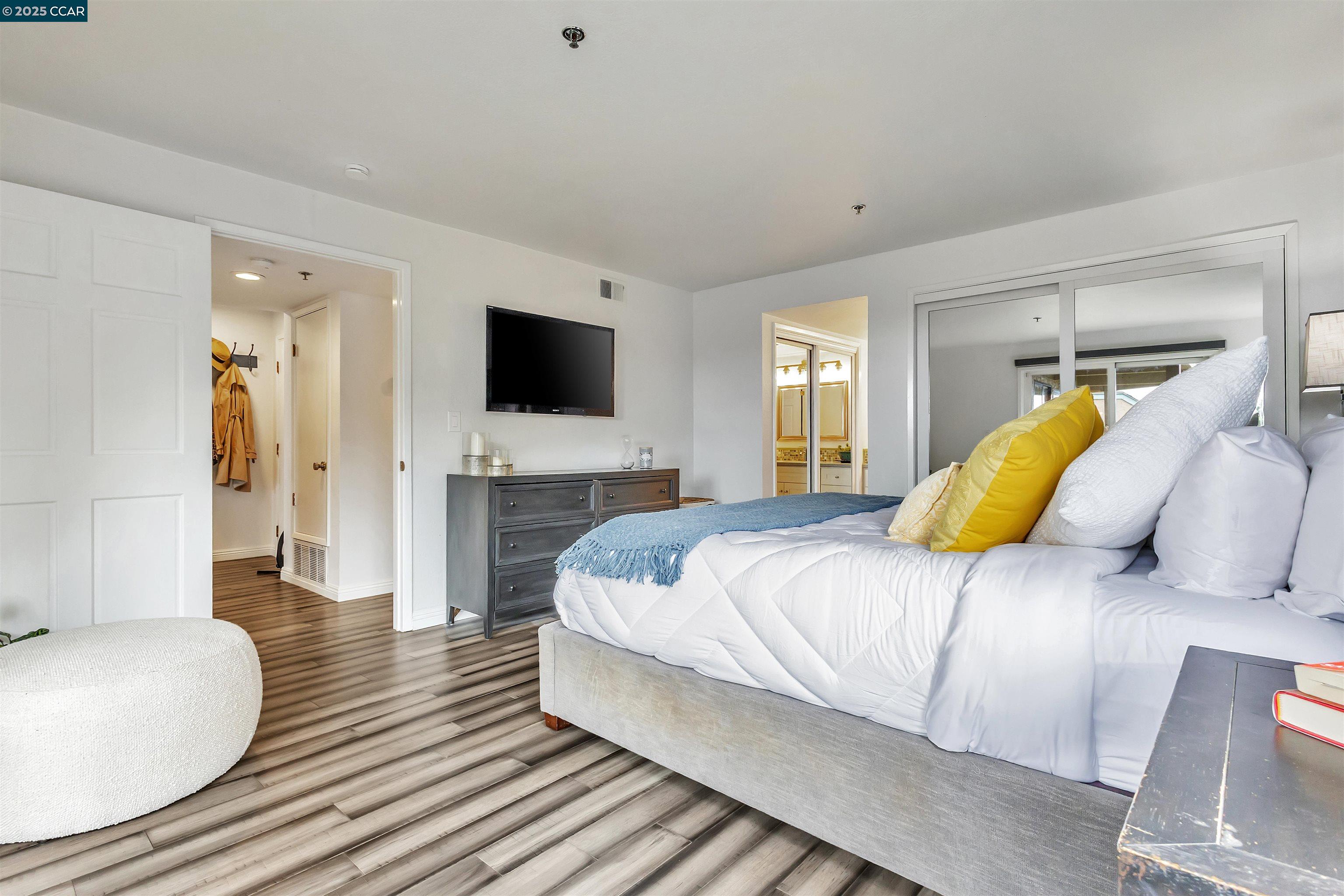 Detail Gallery Image 10 of 39 For 200 Palmetto Avenue, Pacifica,  CA 94404 - 2 Beds | 2 Baths