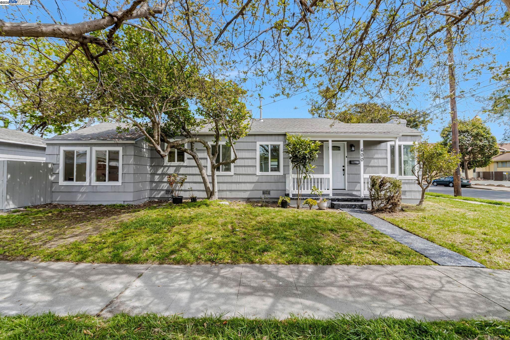 Detail Gallery Image 1 of 1 For 600 36th St, Richmond,  CA 94805 - 3 Beds | 1 Baths
