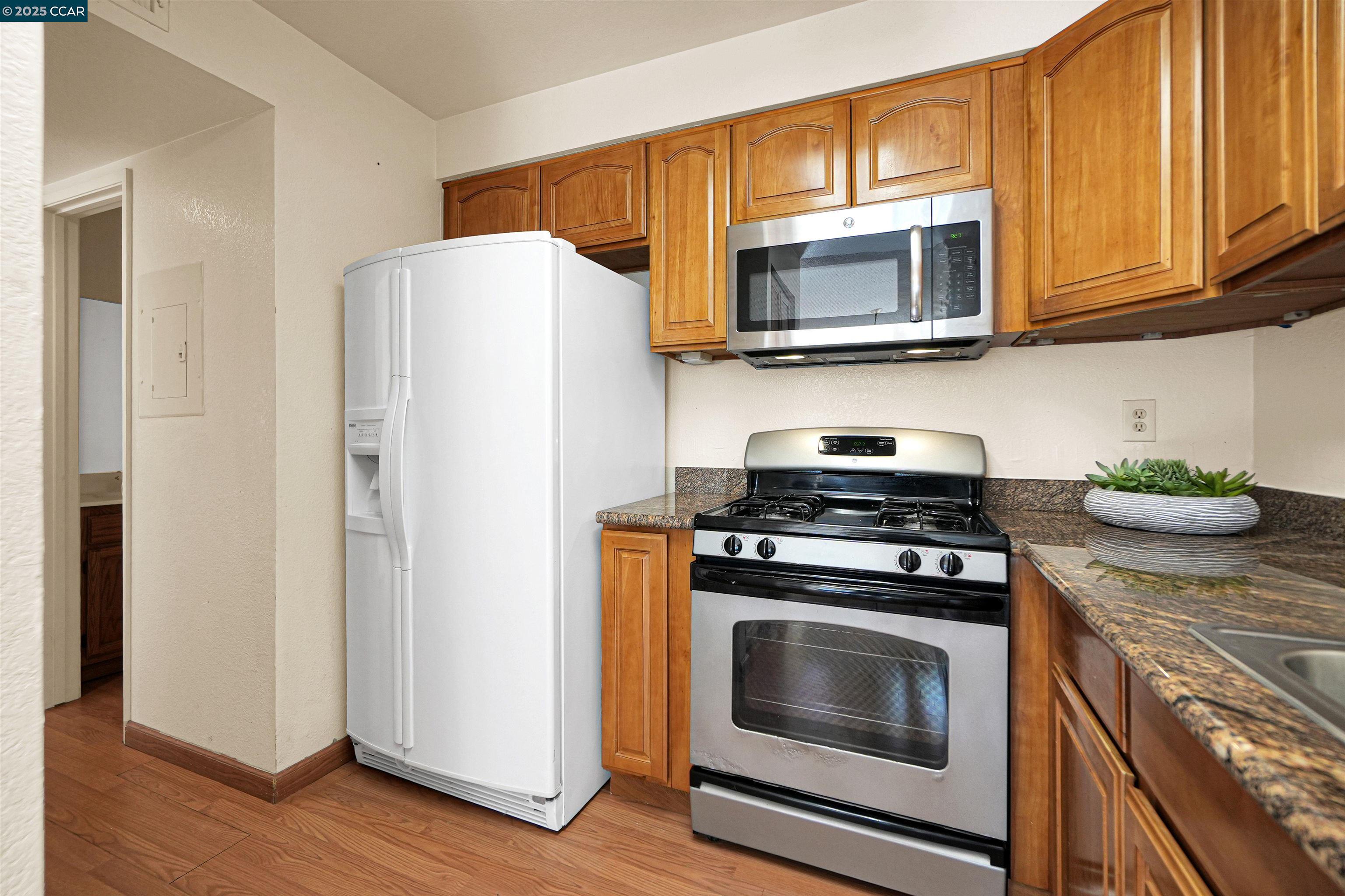 Detail Gallery Image 15 of 45 For 504 Athena #6,  Hercules,  CA 94547 - 3 Beds | 2/1 Baths