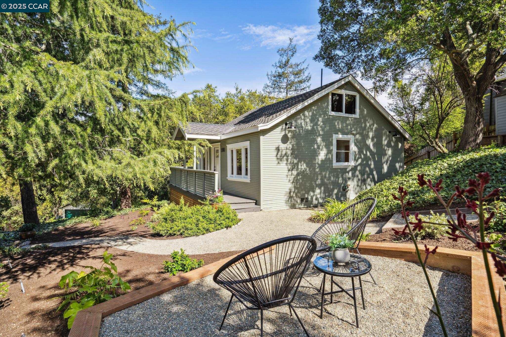Detail Gallery Image 1 of 1 For 5876 Merriewood Dr, Oakland,  CA 94611 - 2 Beds | 1 Baths