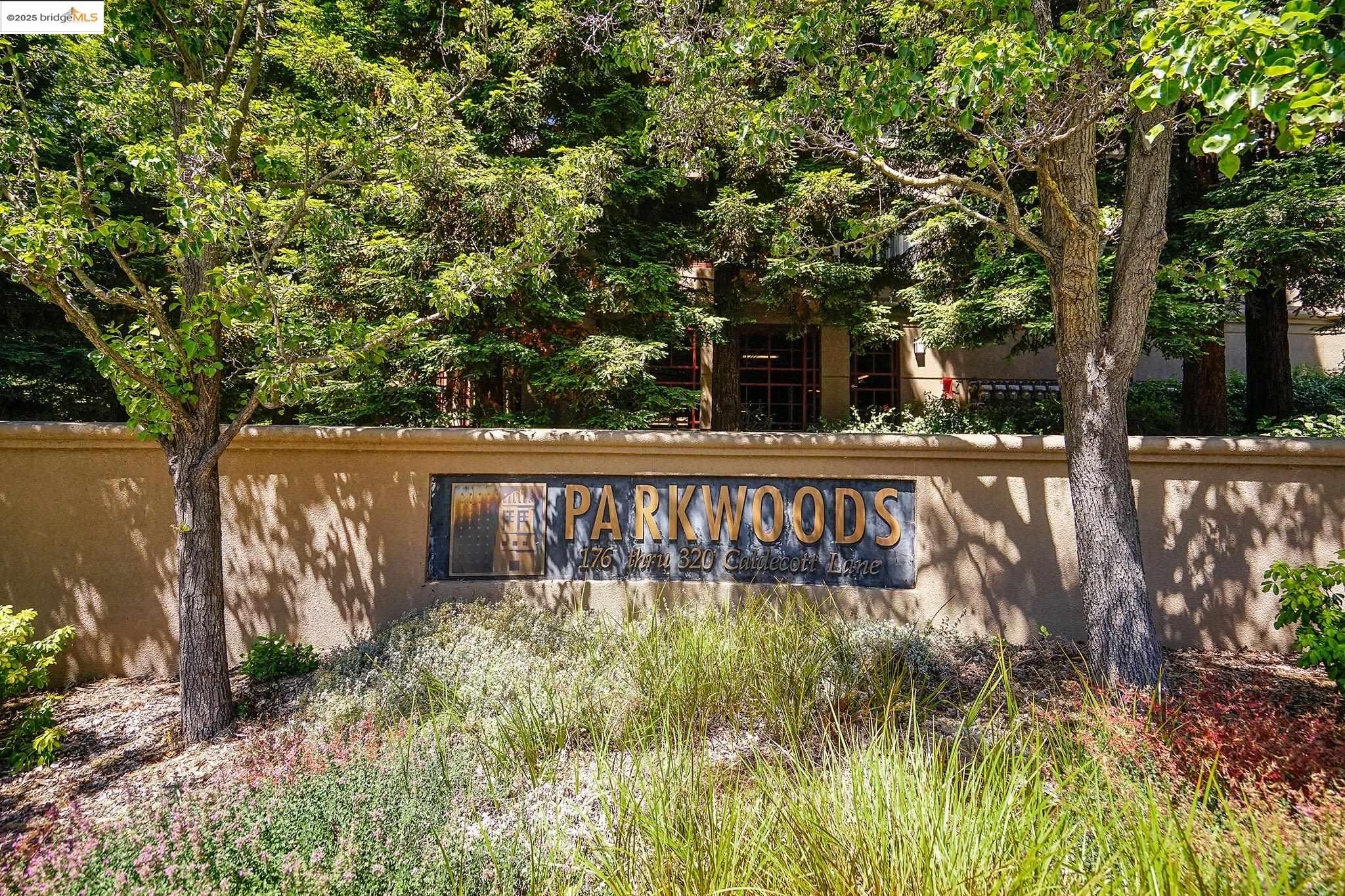 Detail Gallery Image 1 of 1 For 240 Caldecott #209,  Oakland,  CA 94618 - 1 Beds | 1 Baths