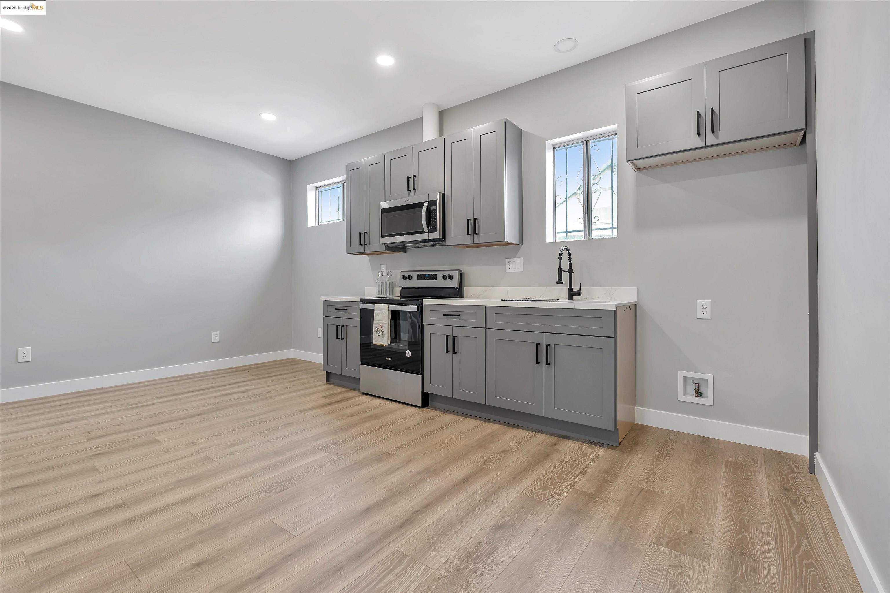 Detail Gallery Image 11 of 16 For 221 4th, Richmond,  CA 94801 - 3 Beds | 2 Baths