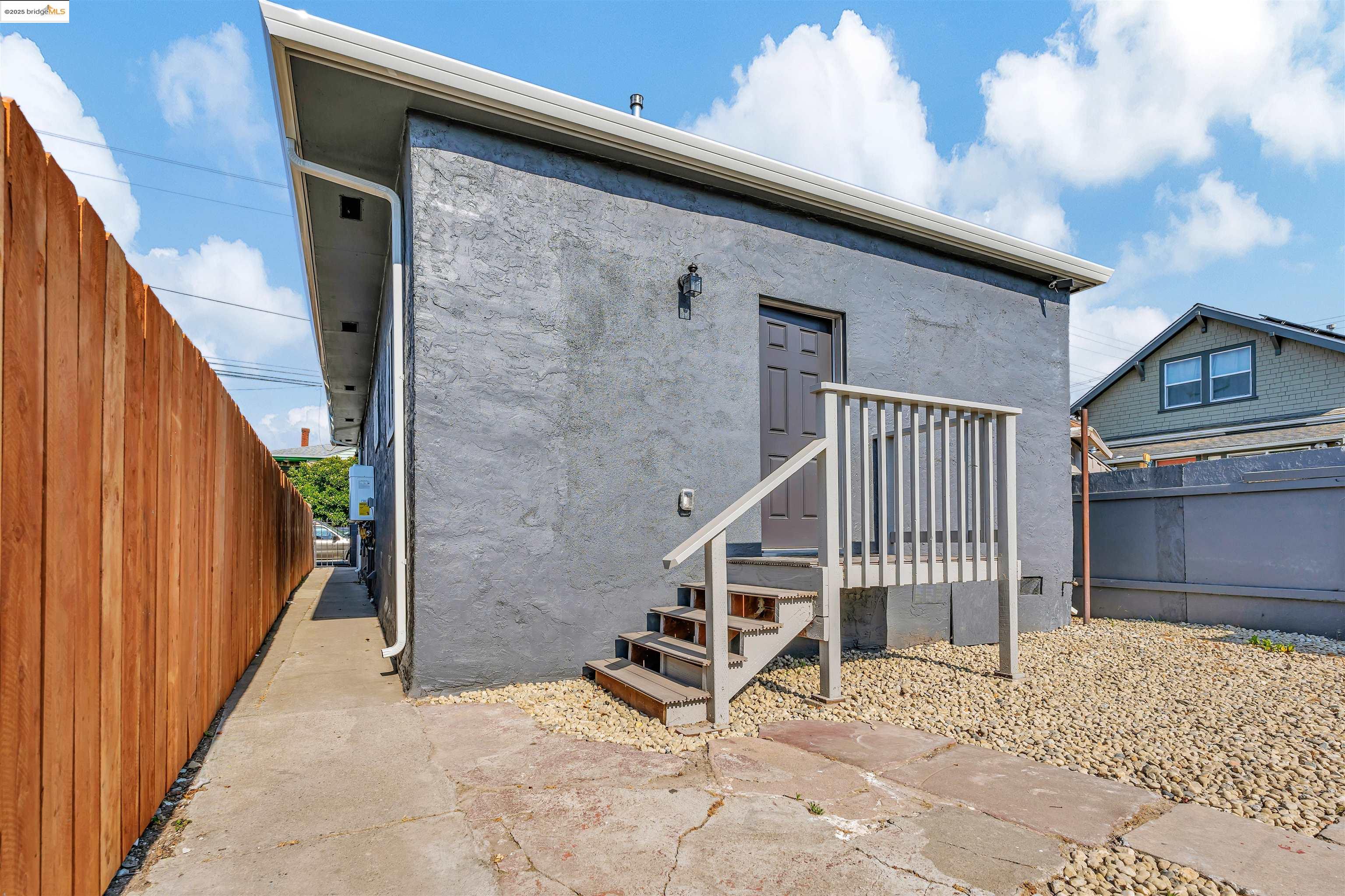 Detail Gallery Image 16 of 16 For 221 4th, Richmond,  CA 94801 - 3 Beds | 2 Baths