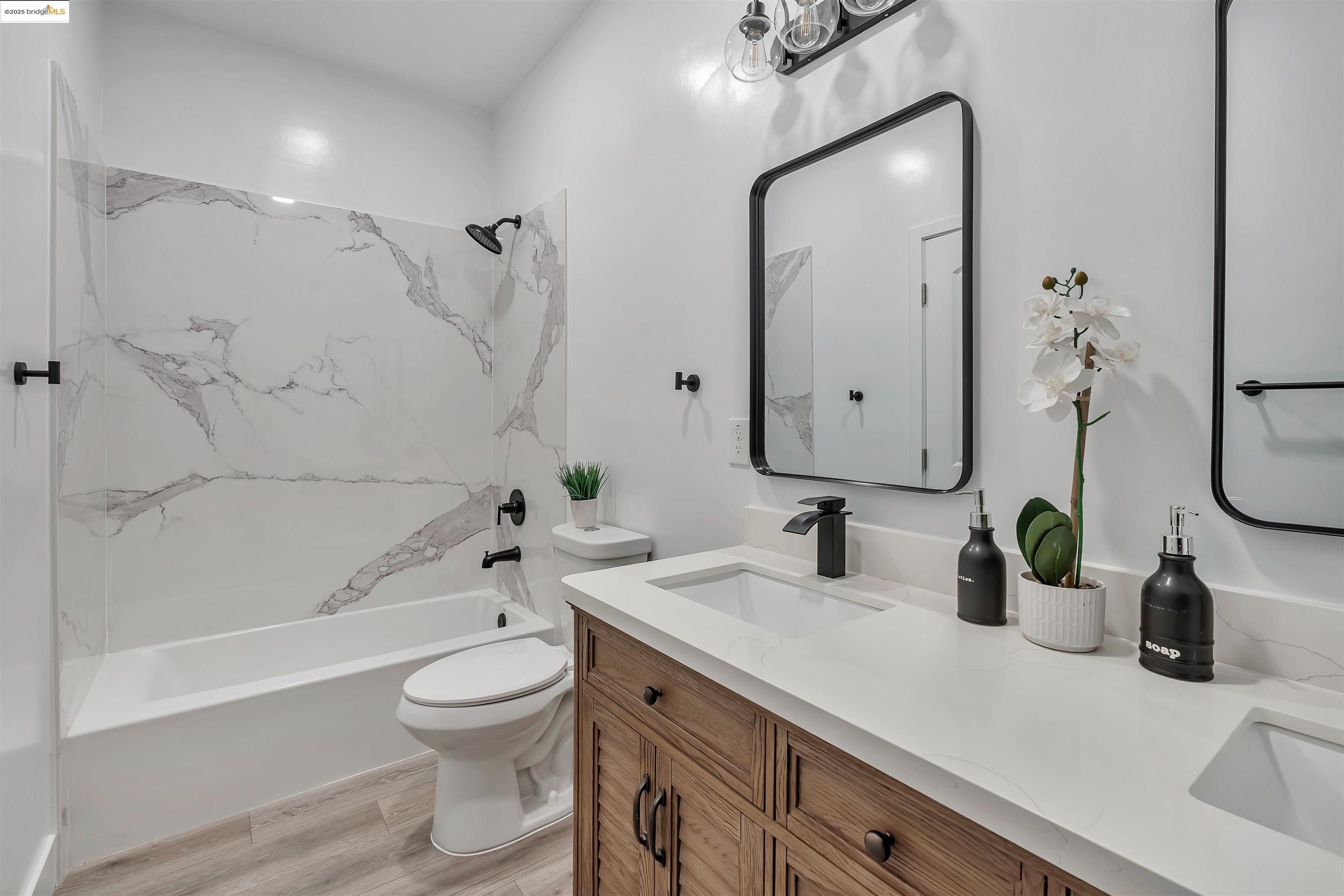 Detail Gallery Image 5 of 16 For 221 4th, Richmond,  CA 94801 - 3 Beds | 2 Baths