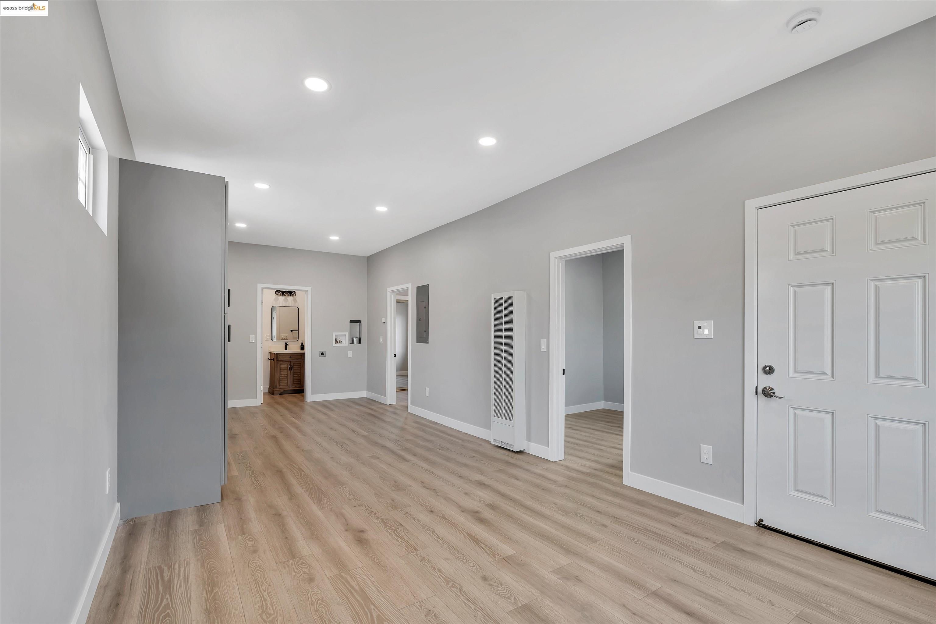Detail Gallery Image 7 of 16 For 221 4th, Richmond,  CA 94801 - 3 Beds | 2 Baths