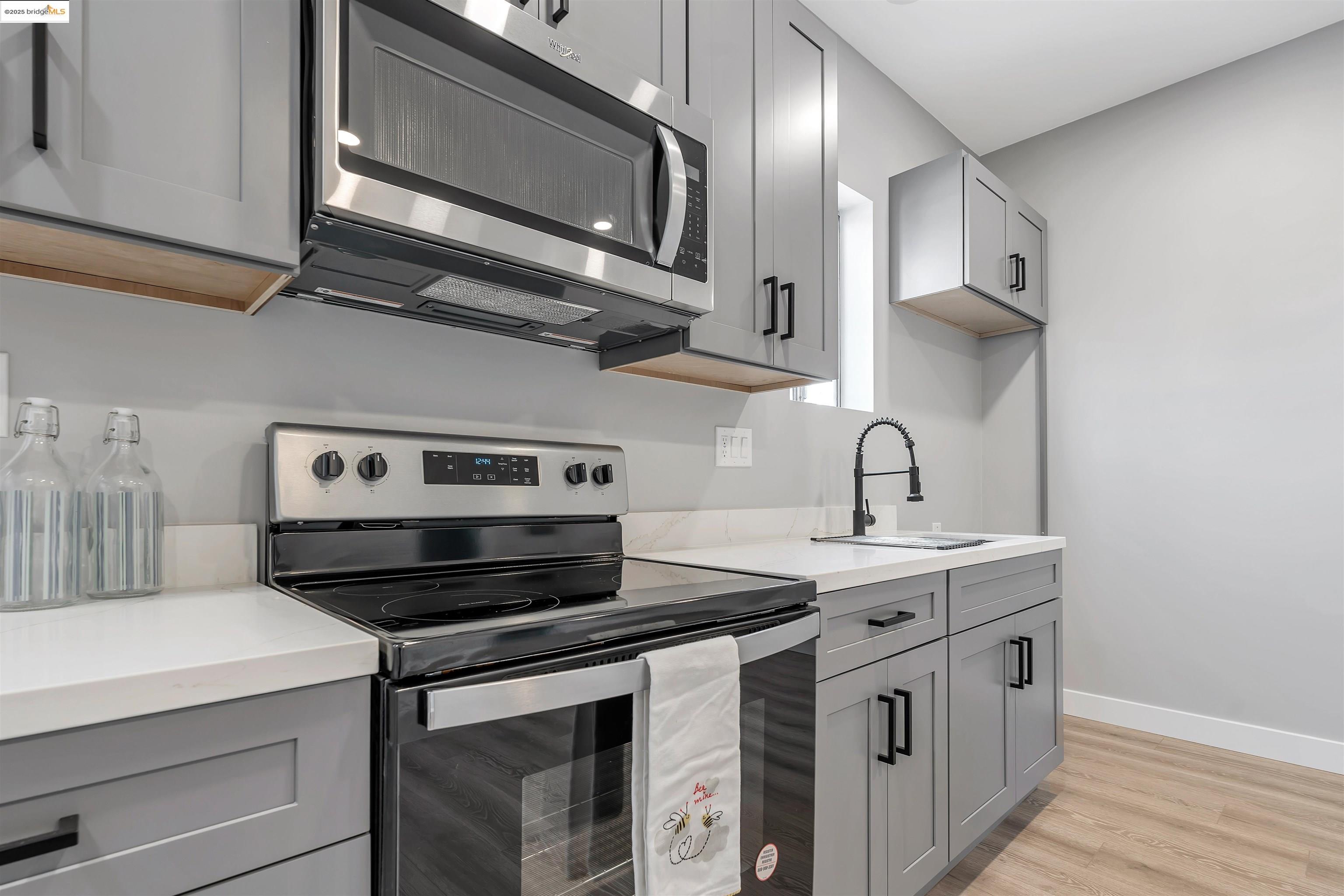 Detail Gallery Image 9 of 16 For 221 4th, Richmond,  CA 94801 - 3 Beds | 2 Baths