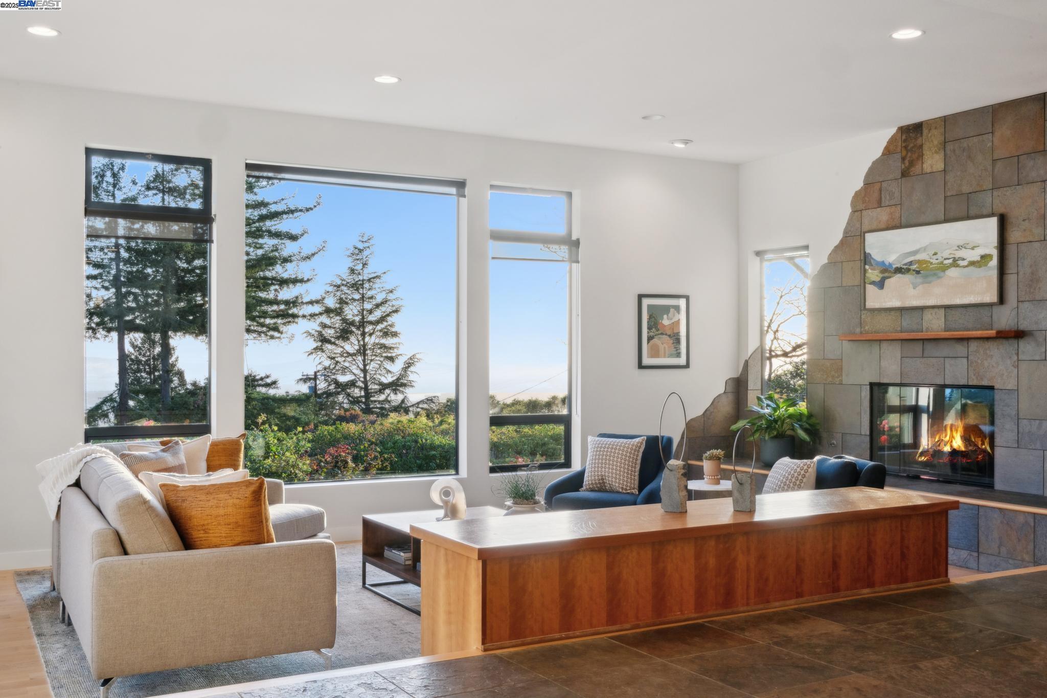 Detail Gallery Image 12 of 60 For 5550 Fernhoff Road, Oakland,  CA 94619 - 5 Beds | 4 Baths