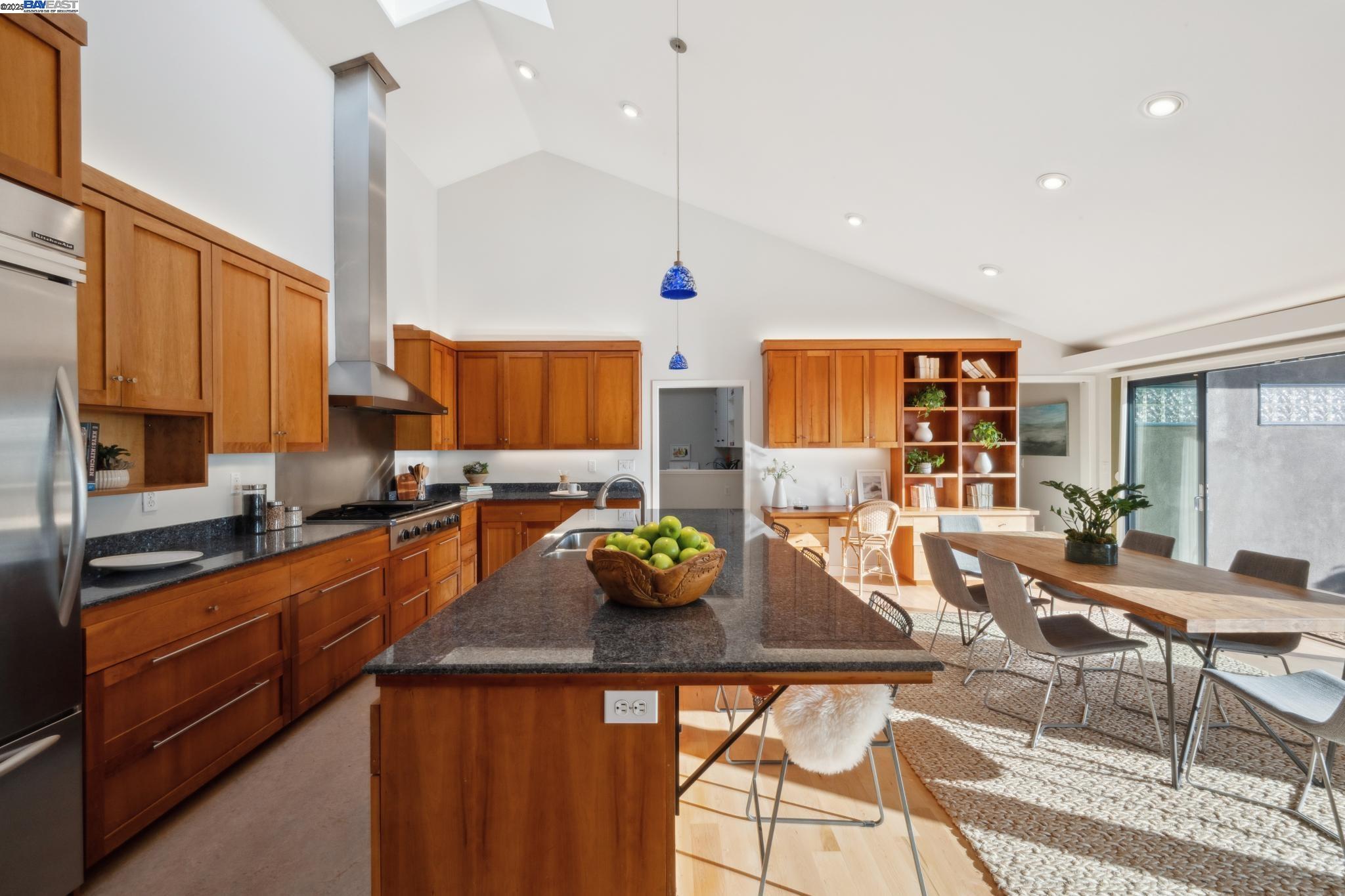 Detail Gallery Image 20 of 60 For 5550 Fernhoff Road, Oakland,  CA 94619 - 5 Beds | 4 Baths