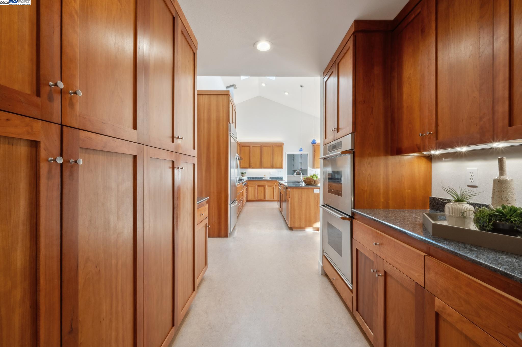 Detail Gallery Image 21 of 60 For 5550 Fernhoff Road, Oakland,  CA 94619 - 5 Beds | 4 Baths