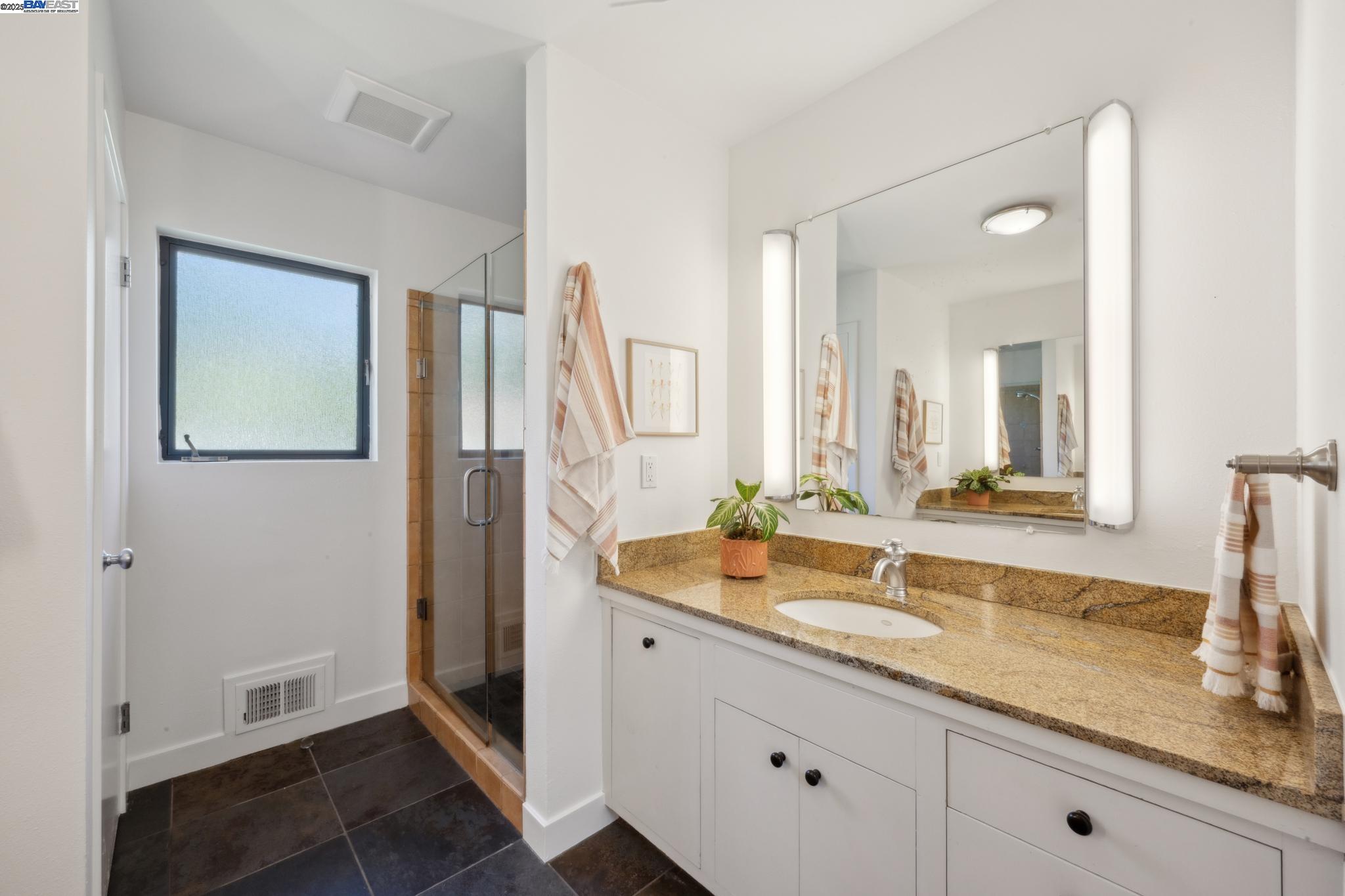 Detail Gallery Image 34 of 60 For 5550 Fernhoff Road, Oakland,  CA 94619 - 5 Beds | 4 Baths