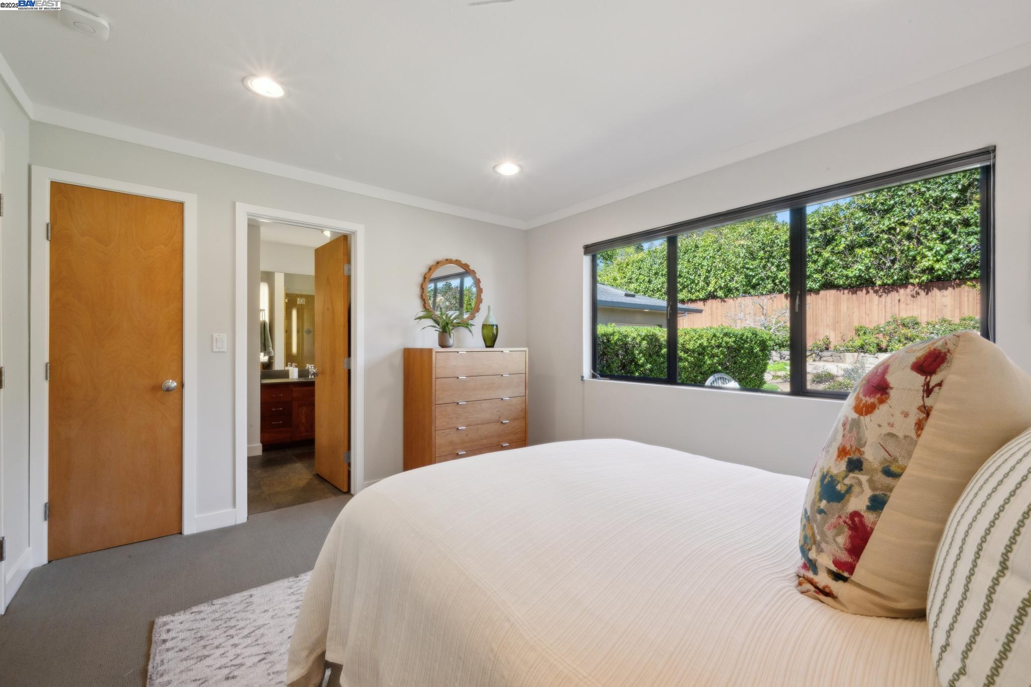 Detail Gallery Image 36 of 60 For 5550 Fernhoff Road, Oakland,  CA 94619 - 5 Beds | 4 Baths
