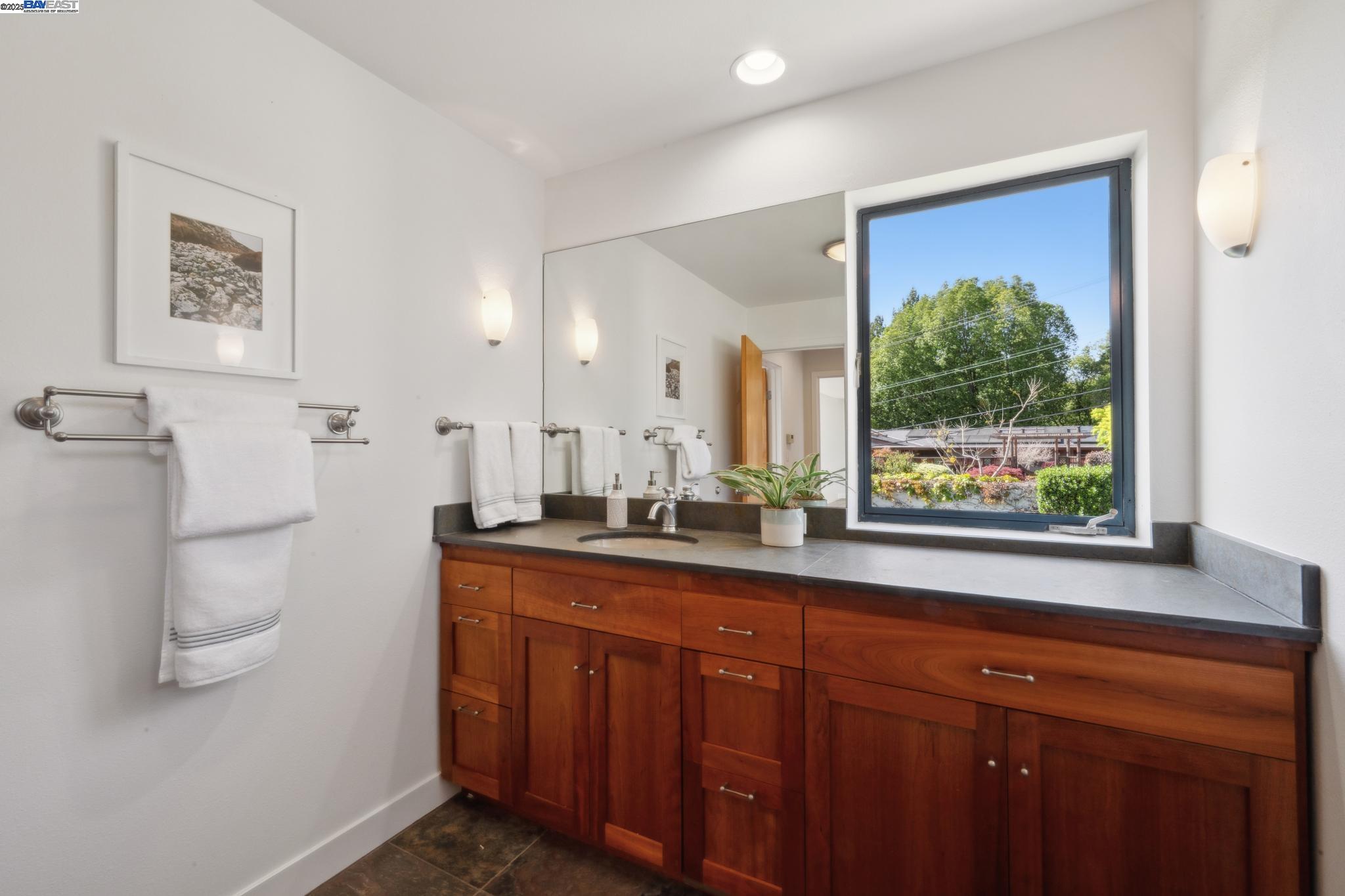 Detail Gallery Image 39 of 60 For 5550 Fernhoff Road, Oakland,  CA 94619 - 5 Beds | 4 Baths