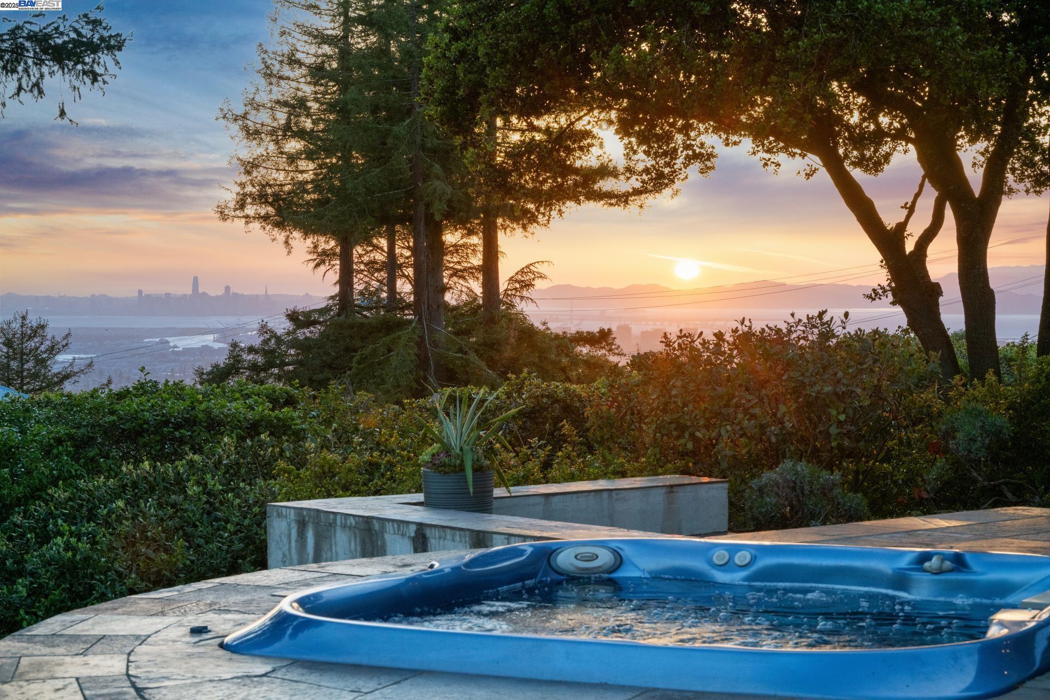Detail Gallery Image 5 of 60 For 5550 Fernhoff Road, Oakland,  CA 94619 - 5 Beds | 4 Baths