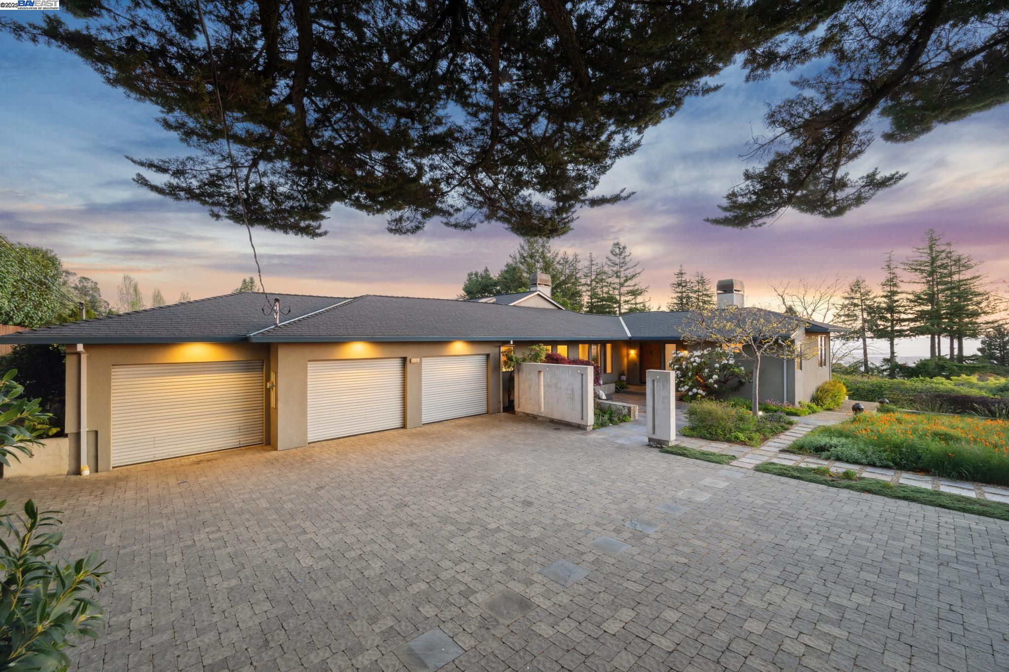 Detail Gallery Image 8 of 60 For 5550 Fernhoff Road, Oakland,  CA 94619 - 5 Beds | 4 Baths
