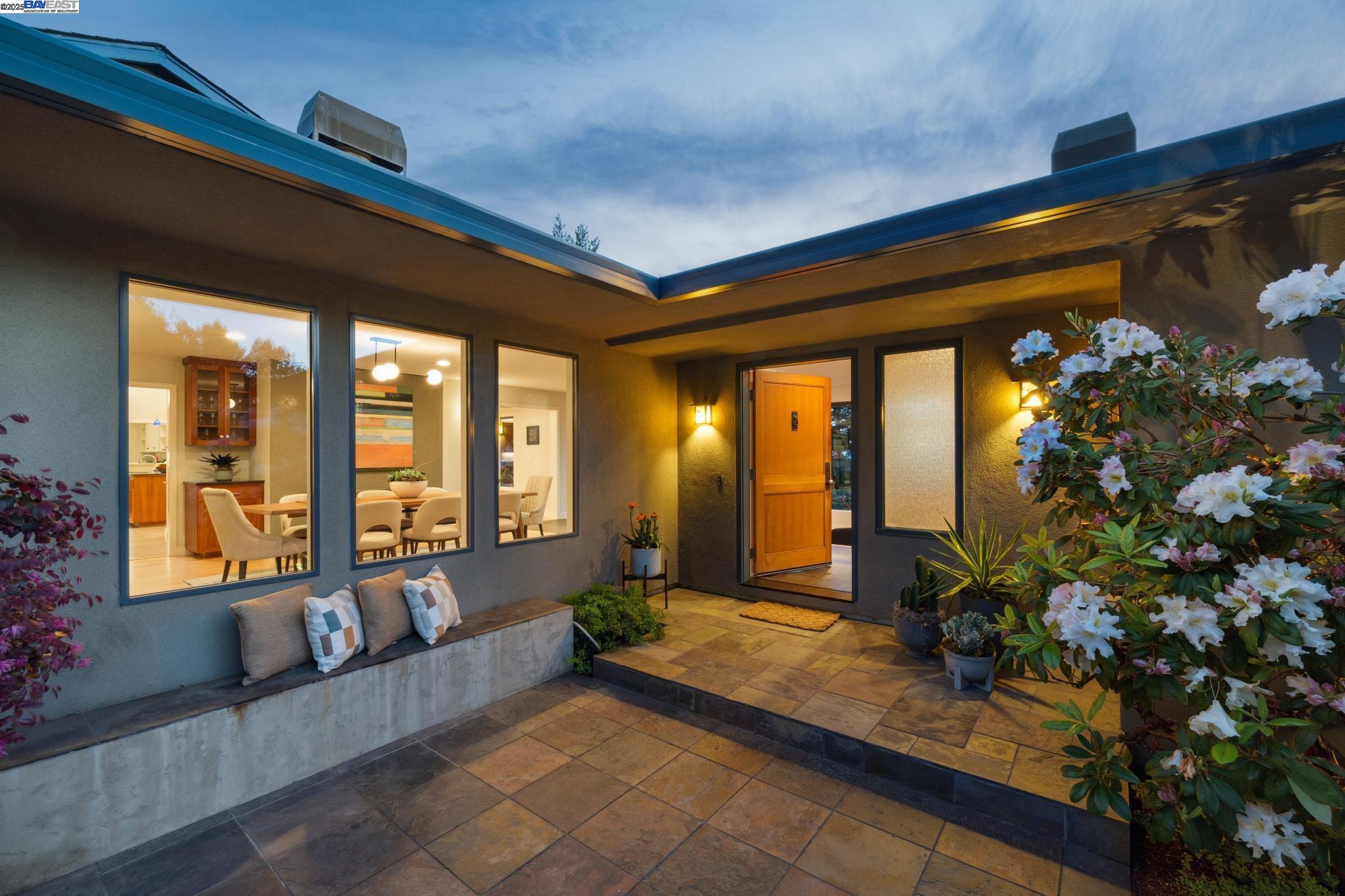 Detail Gallery Image 9 of 60 For 5550 Fernhoff Road, Oakland,  CA 94619 - 5 Beds | 4 Baths