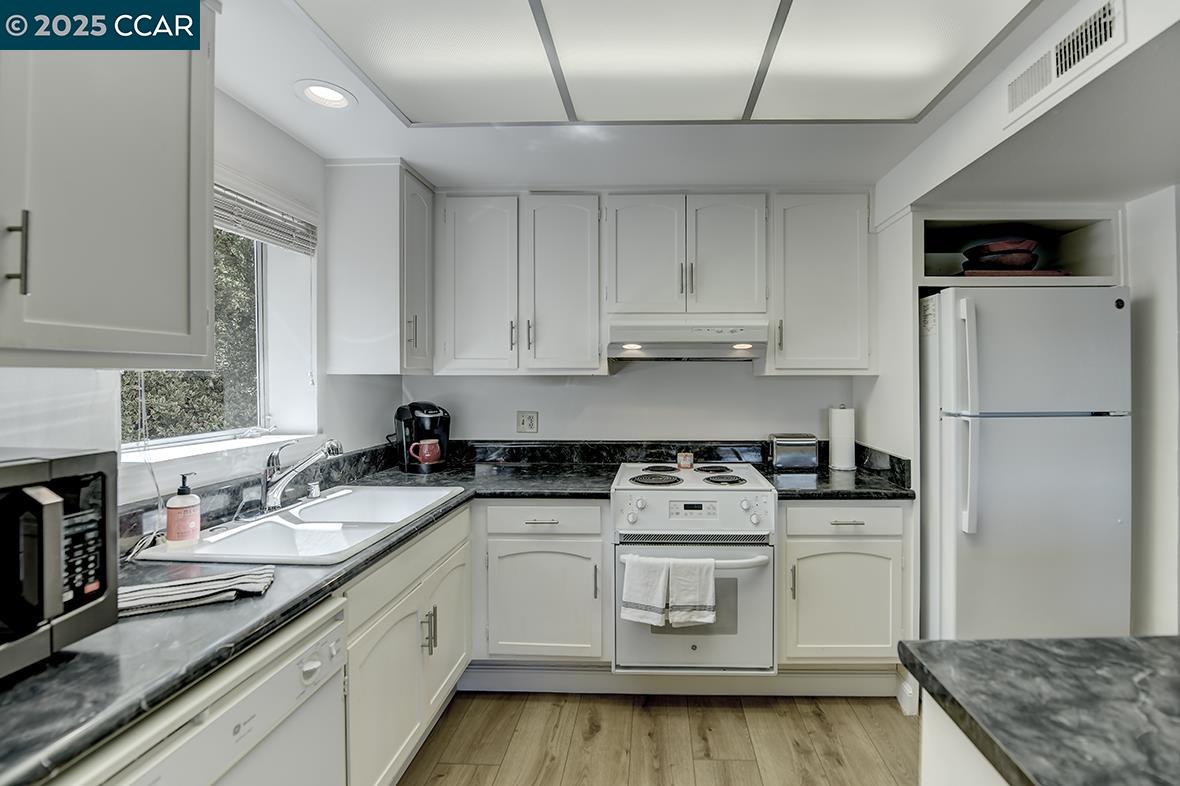 Photo #8: 41093024 Listing: Photo #8