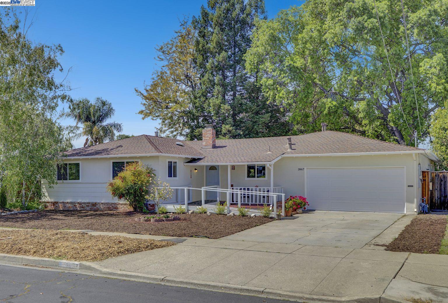 Detail Gallery Image 2 of 51 For 3967 Majestic Dr, Concord,  CA 94519 - 4 Beds | 3 Baths