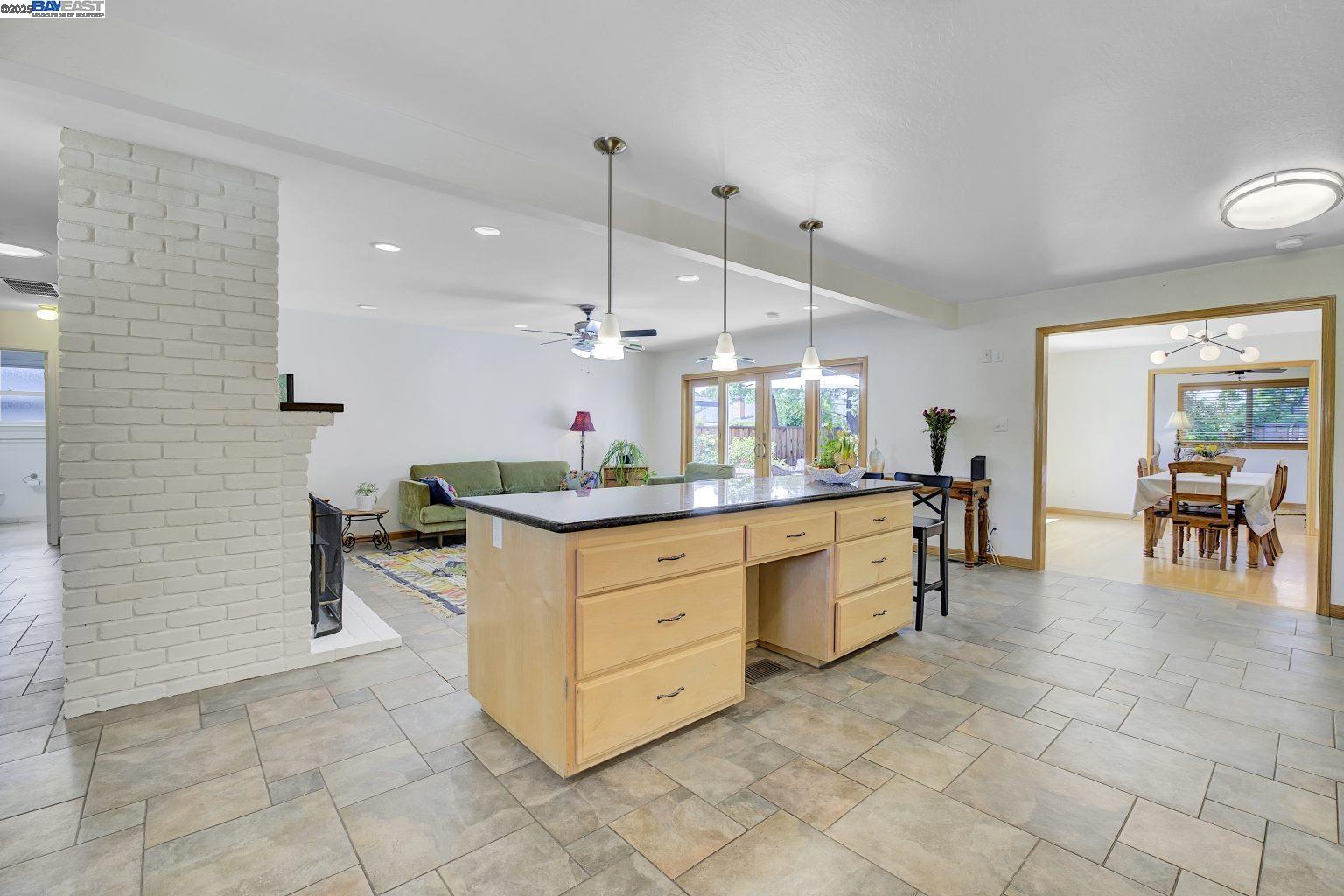 Detail Gallery Image 11 of 51 For 3967 Majestic Dr, Concord,  CA 94519 - 4 Beds | 3 Baths