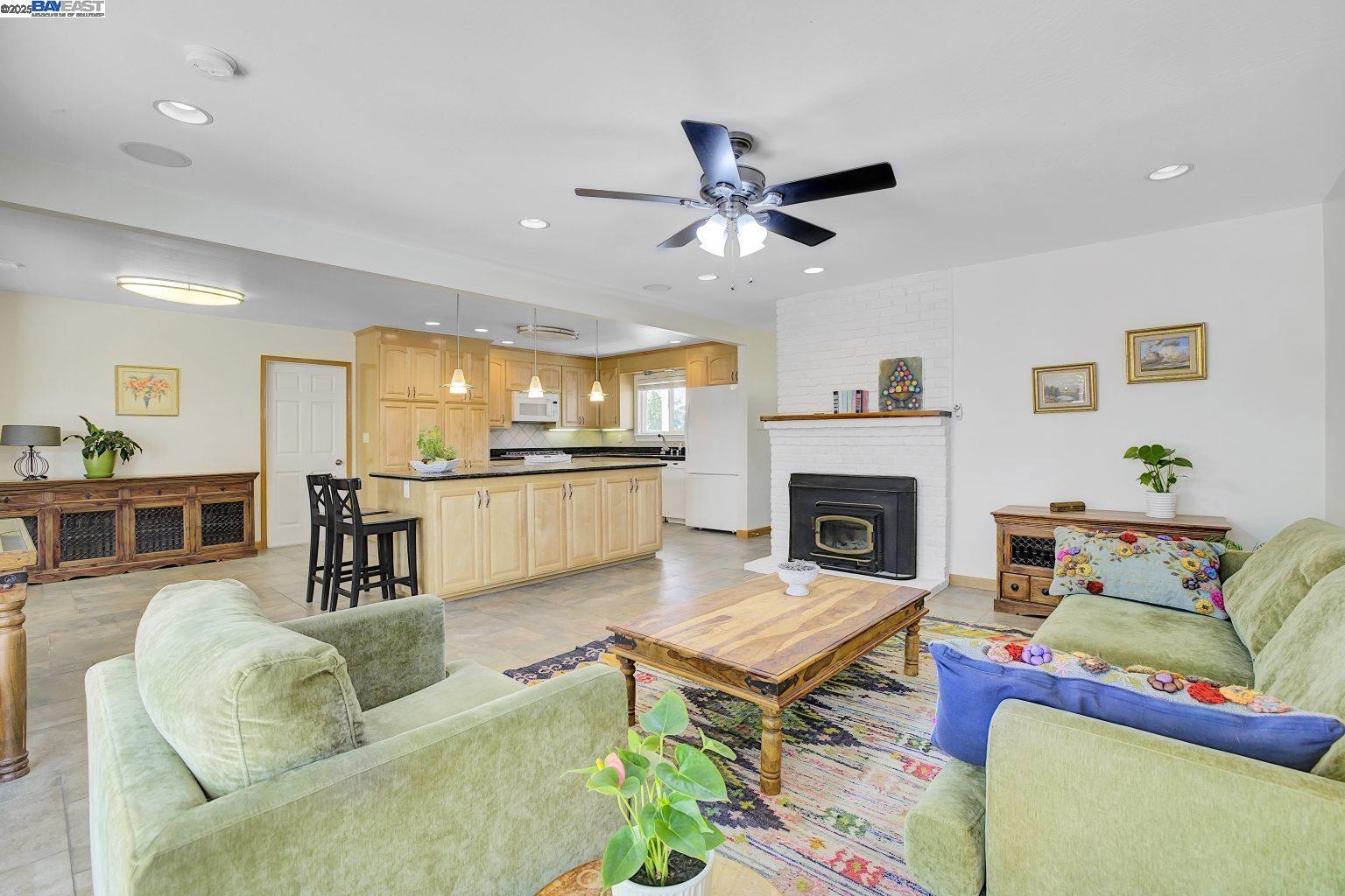 Detail Gallery Image 13 of 51 For 3967 Majestic Dr, Concord,  CA 94519 - 4 Beds | 3 Baths