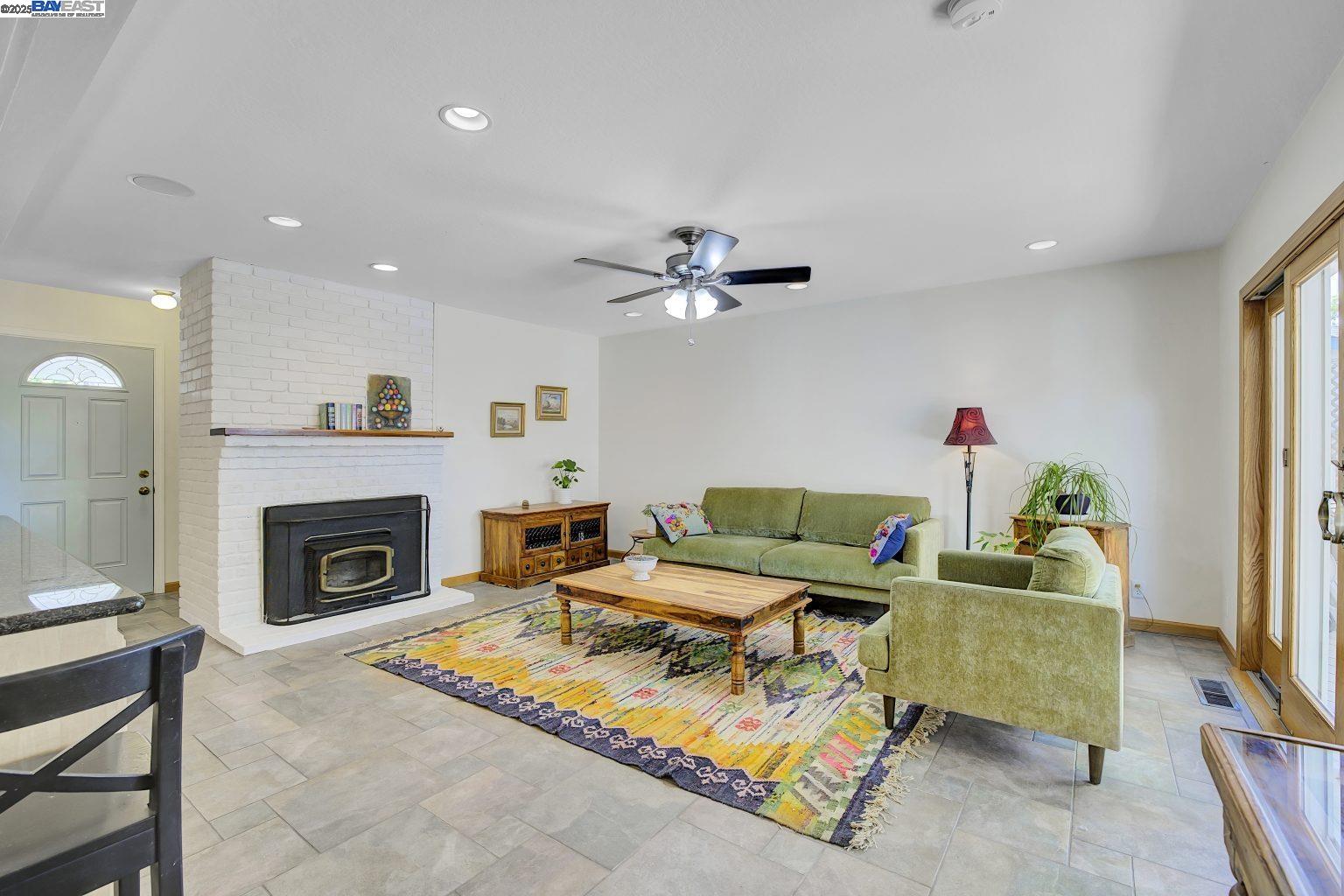 Detail Gallery Image 16 of 51 For 3967 Majestic Dr, Concord,  CA 94519 - 4 Beds | 3 Baths