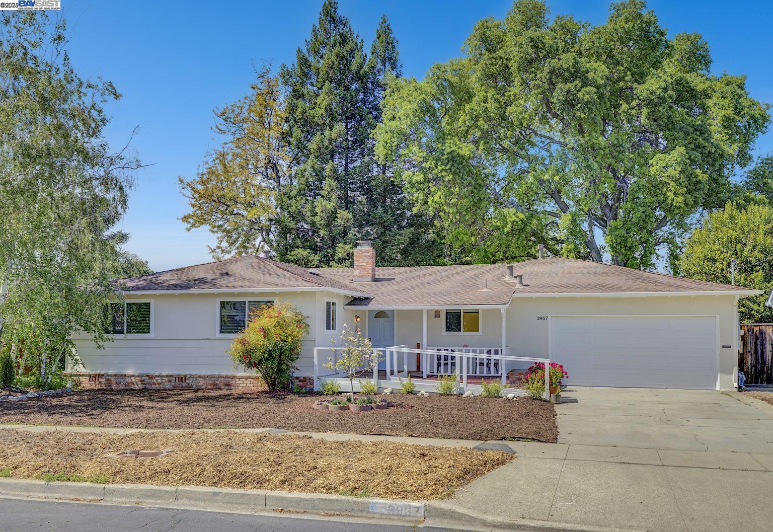 Detail Gallery Image 3 of 51 For 3967 Majestic Dr, Concord,  CA 94519 - 4 Beds | 3 Baths