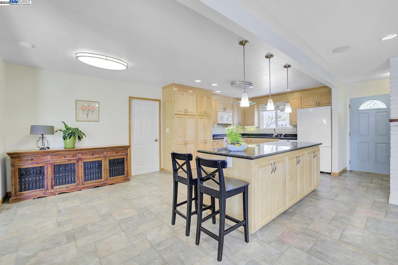 Detail Gallery Image 6 of 51 For 3967 Majestic Dr, Concord,  CA 94519 - 4 Beds | 3 Baths