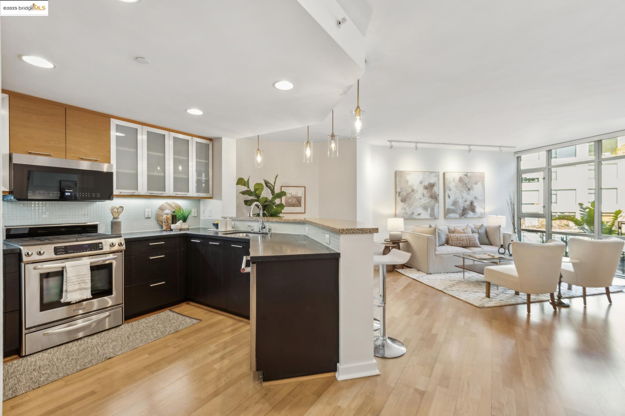 Detail Gallery Image 1 of 1 For 170 King St #504,  San Francisco,  CA 94107 - 1 Beds | 1 Baths