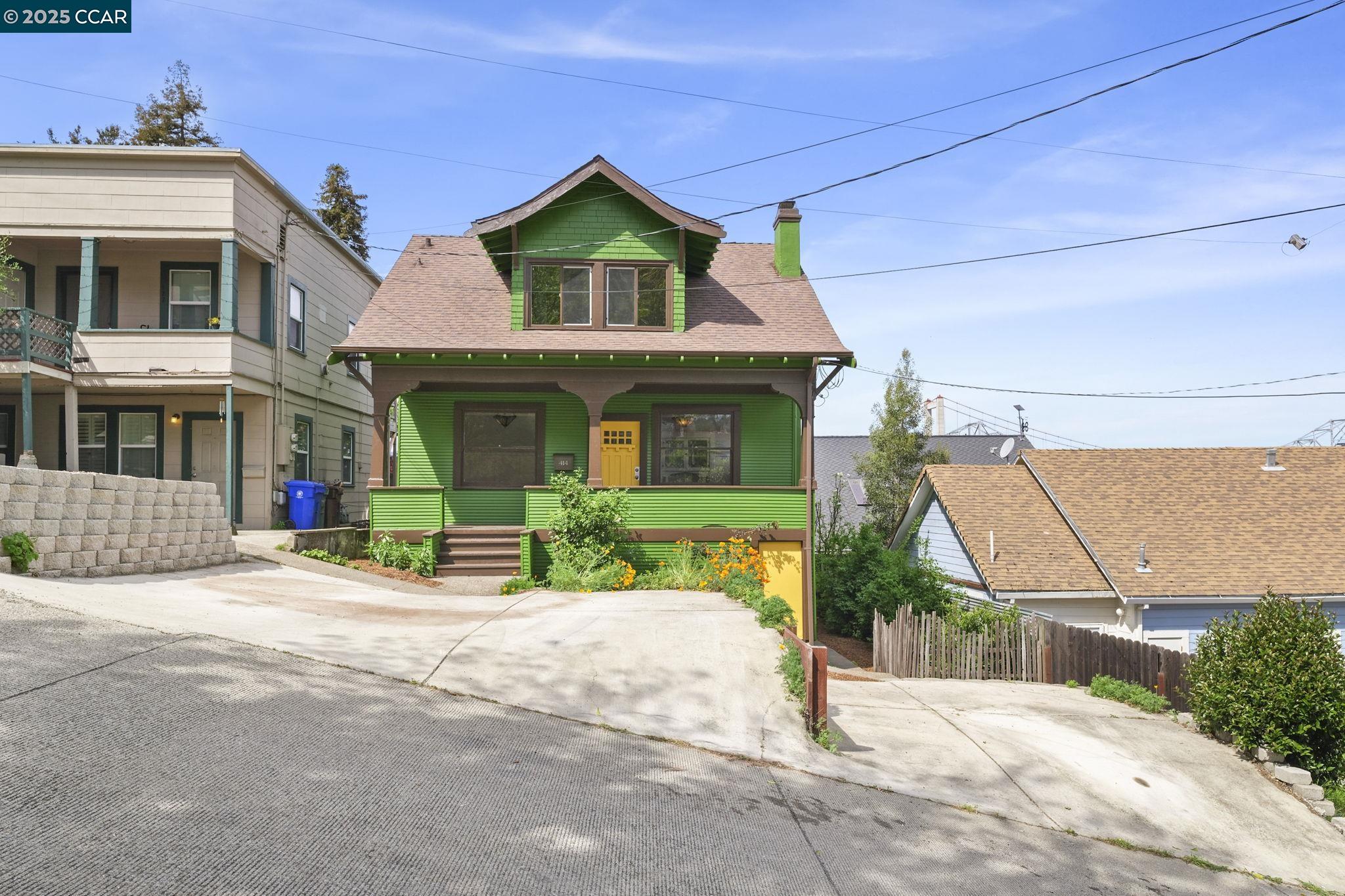 Detail Gallery Image 3 of 45 For 414 Bay St, Crockett,  CA 94525 - 3 Beds | 2 Baths