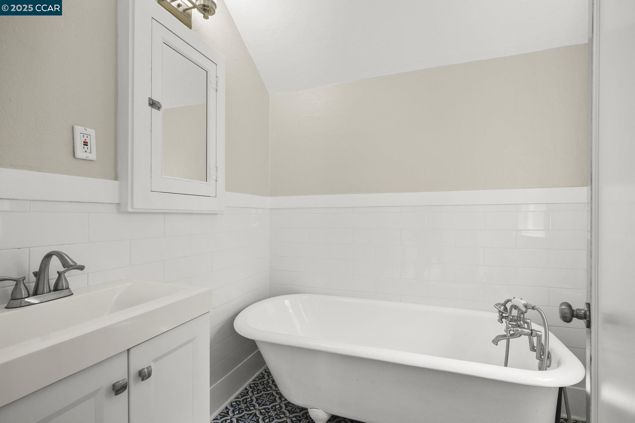 Detail Gallery Image 26 of 45 For 414 Bay St, Crockett,  CA 94525 - 3 Beds | 2 Baths