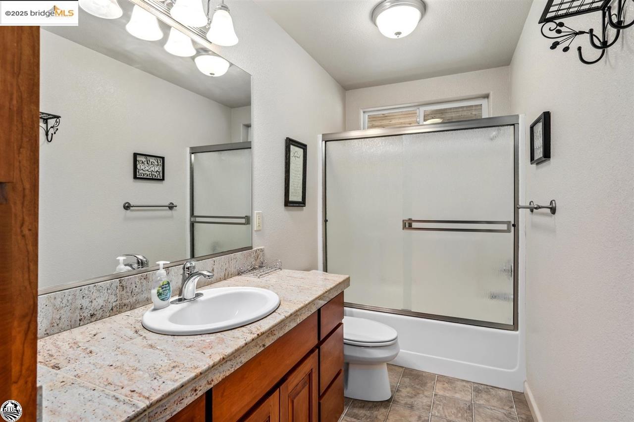 Detail Gallery Image 16 of 47 For 20421 Rock Canyon, Groveland,  CA 95321 - 5 Beds | 3 Baths