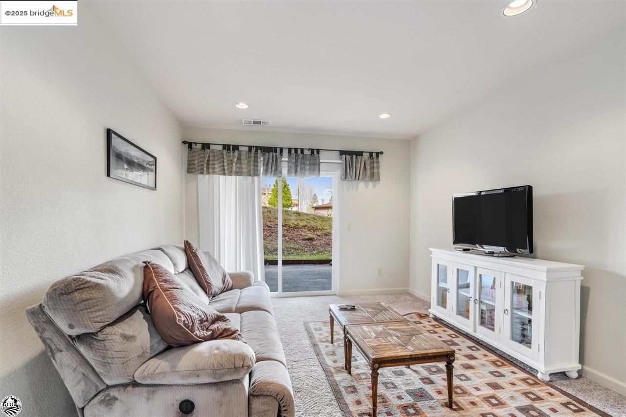 Detail Gallery Image 24 of 47 For 20421 Rock Canyon, Groveland,  CA 95321 - 5 Beds | 3 Baths
