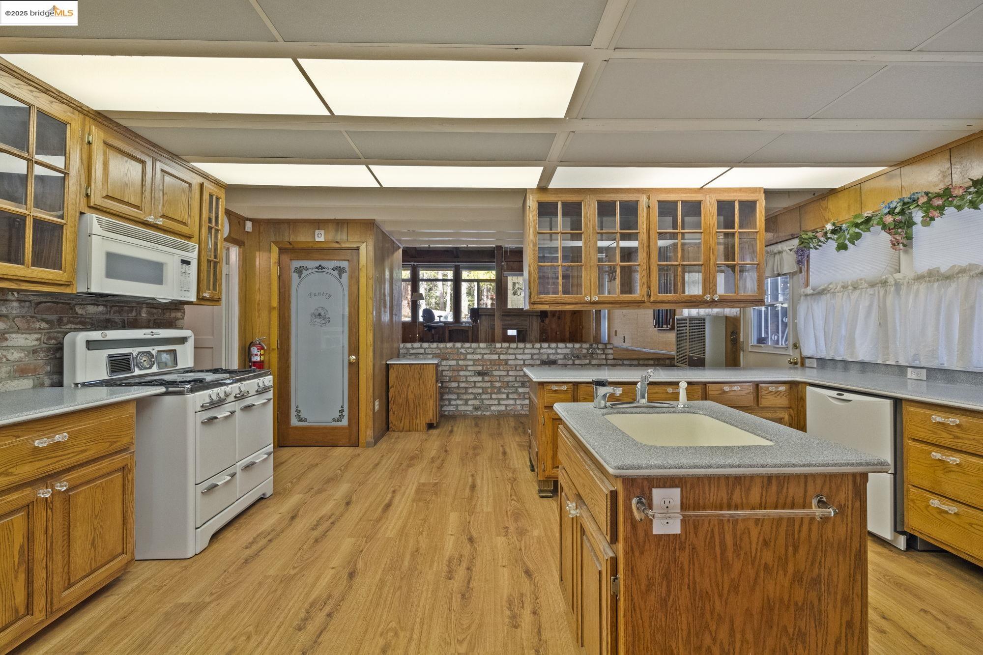 Detail Gallery Image 5 of 47 For 23192 Cresta Dr, Twain Harte,  CA 95383 - 3 Beds | 2 Baths