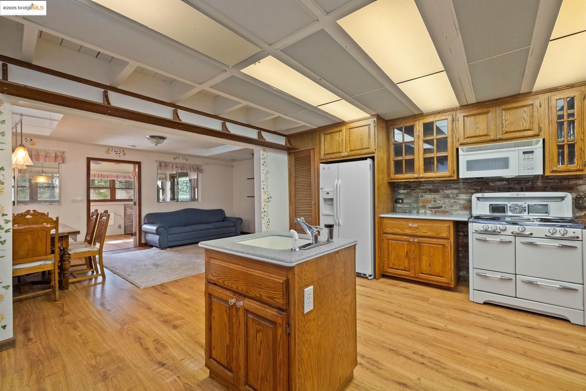 Detail Gallery Image 10 of 47 For 23192 Cresta Dr, Twain Harte,  CA 95383 - 3 Beds | 2 Baths