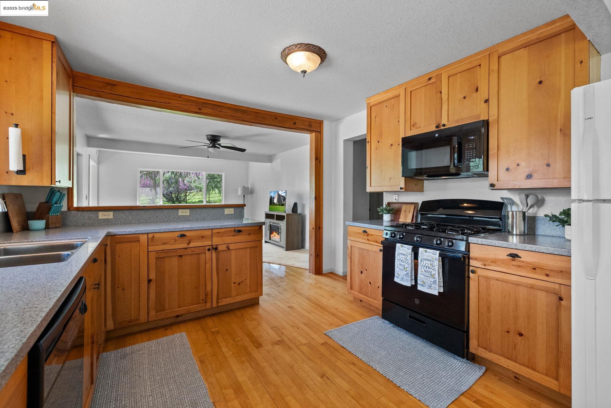 Detail Gallery Image 9 of 38 For 24040 Ponce Rd., Columbia,  CA 95310 - 2 Beds | 2 Baths
