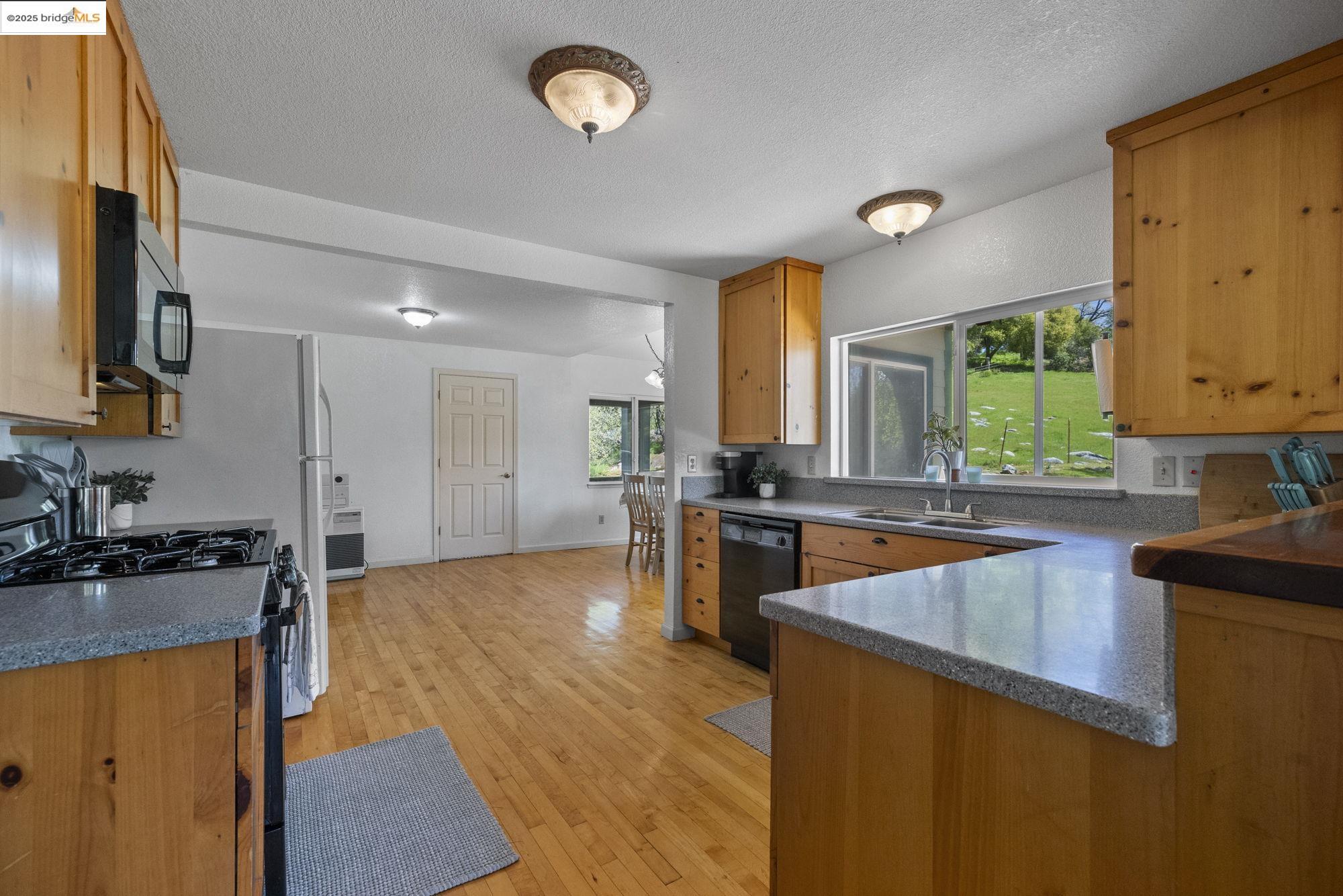 Detail Gallery Image 10 of 38 For 24040 Ponce Rd., Columbia,  CA 95310 - 2 Beds | 2 Baths