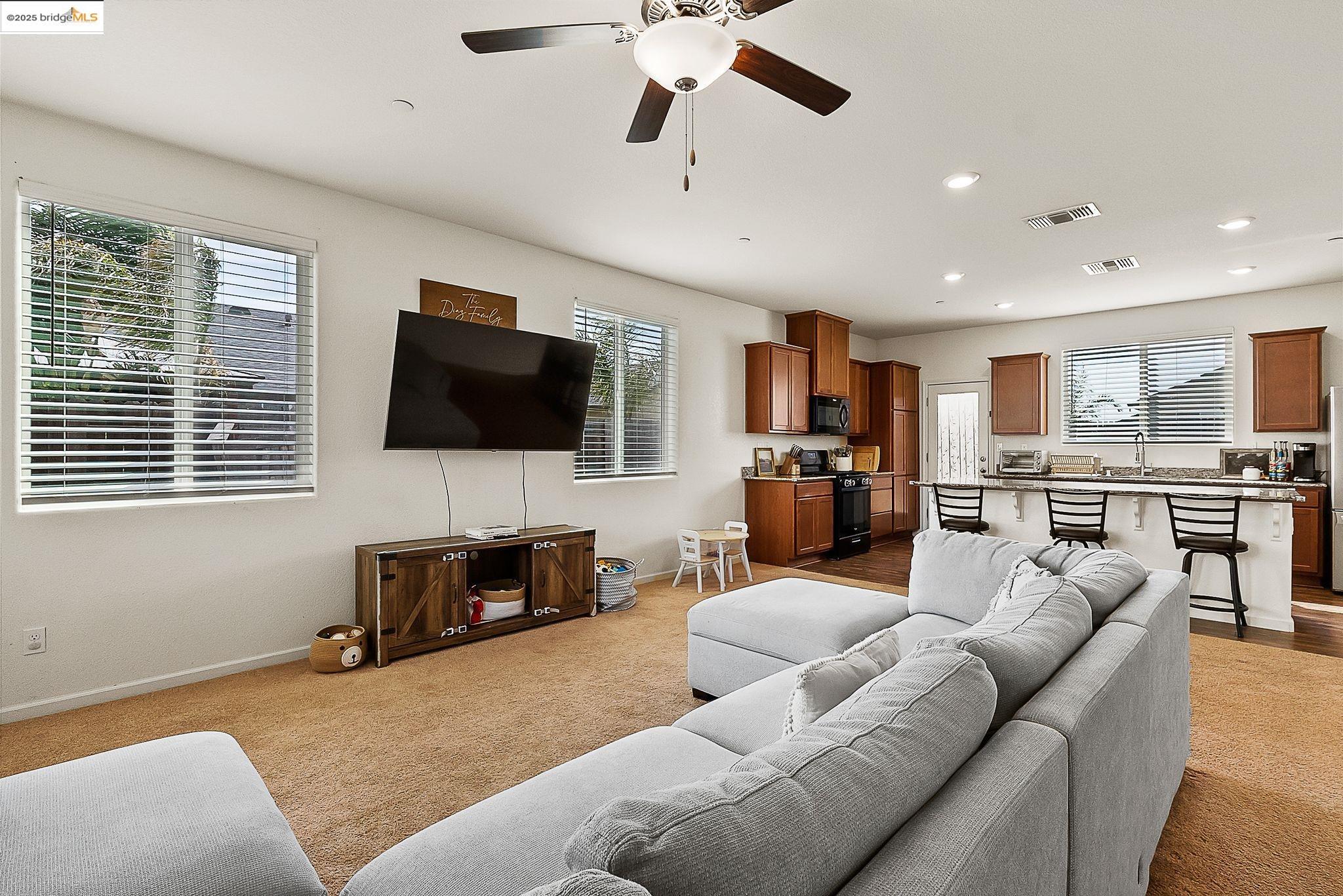 Detail Gallery Image 3 of 20 For 1933 Lavender Pl, Rio Vista,  CA 94571 - 4 Beds | 2/1 Baths