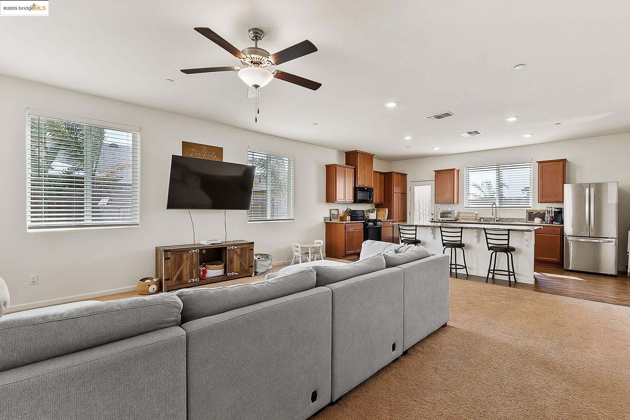 Detail Gallery Image 5 of 20 For 1933 Lavender Pl, Rio Vista,  CA 94571 - 4 Beds | 2/1 Baths