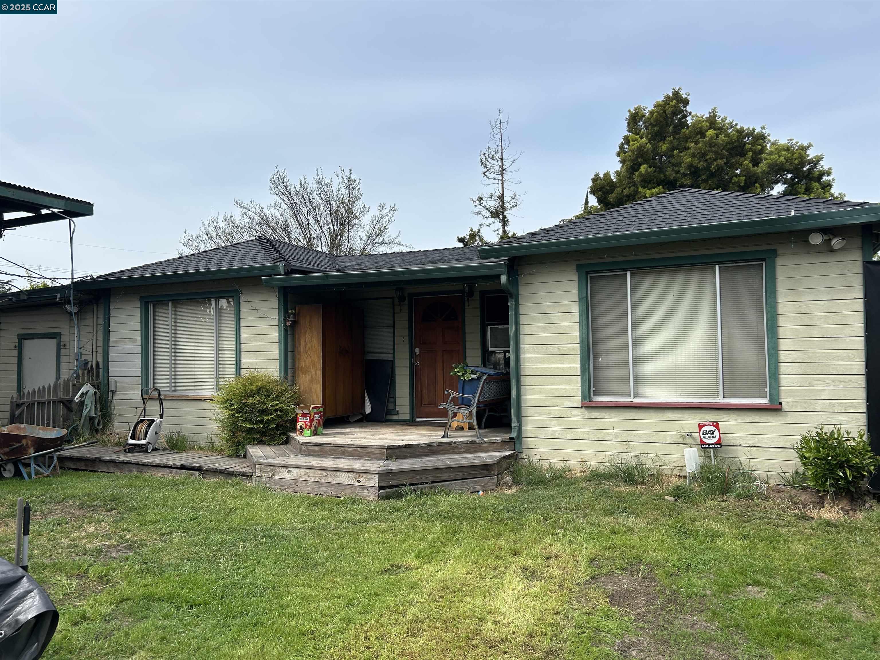 Detail Gallery Image 1 of 1 For 3481 Euclid Ave, Concord,  CA 94519 - 3 Beds | 1 Baths