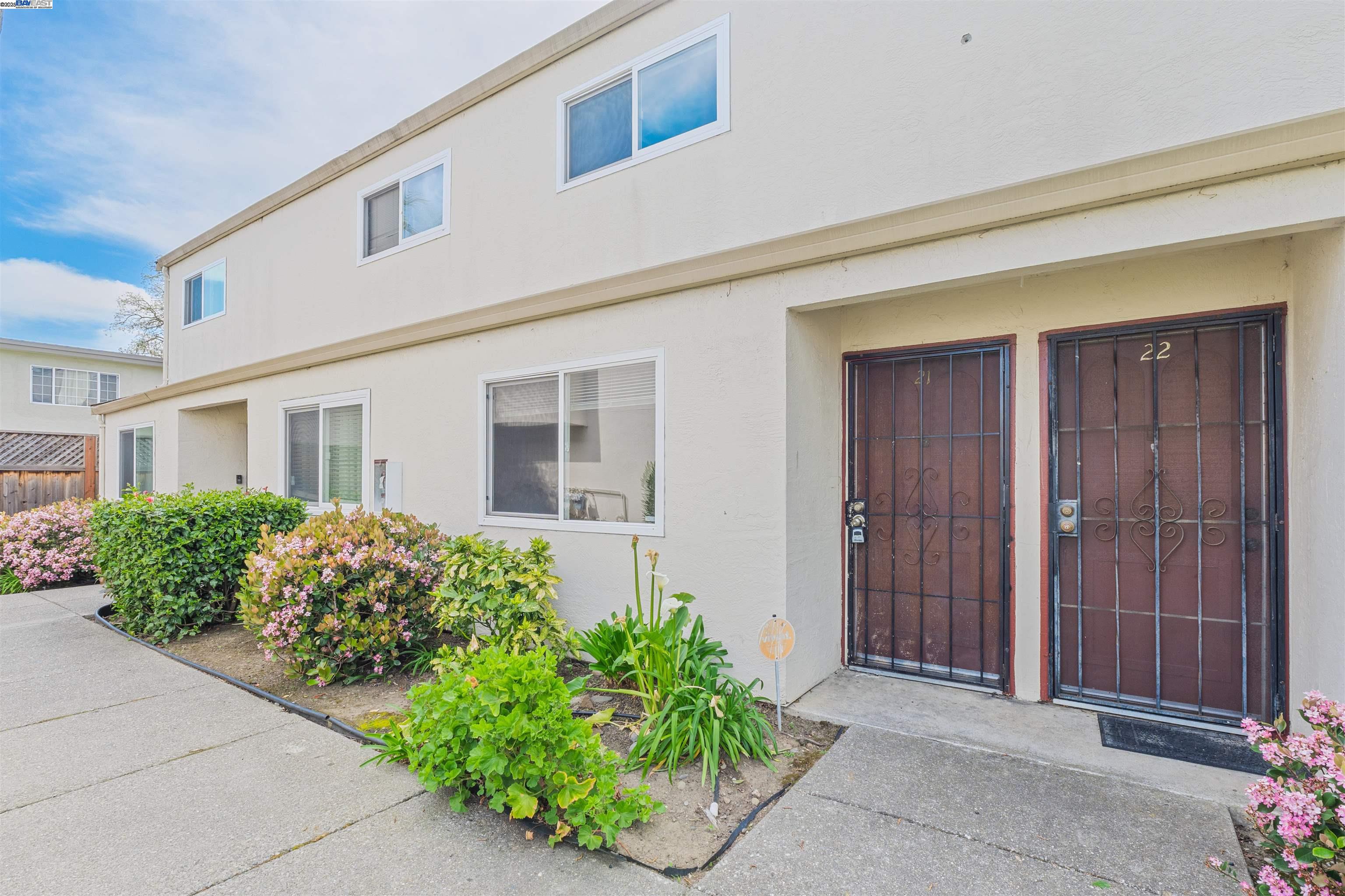 Browse active condo listings in CHERRYLAND
