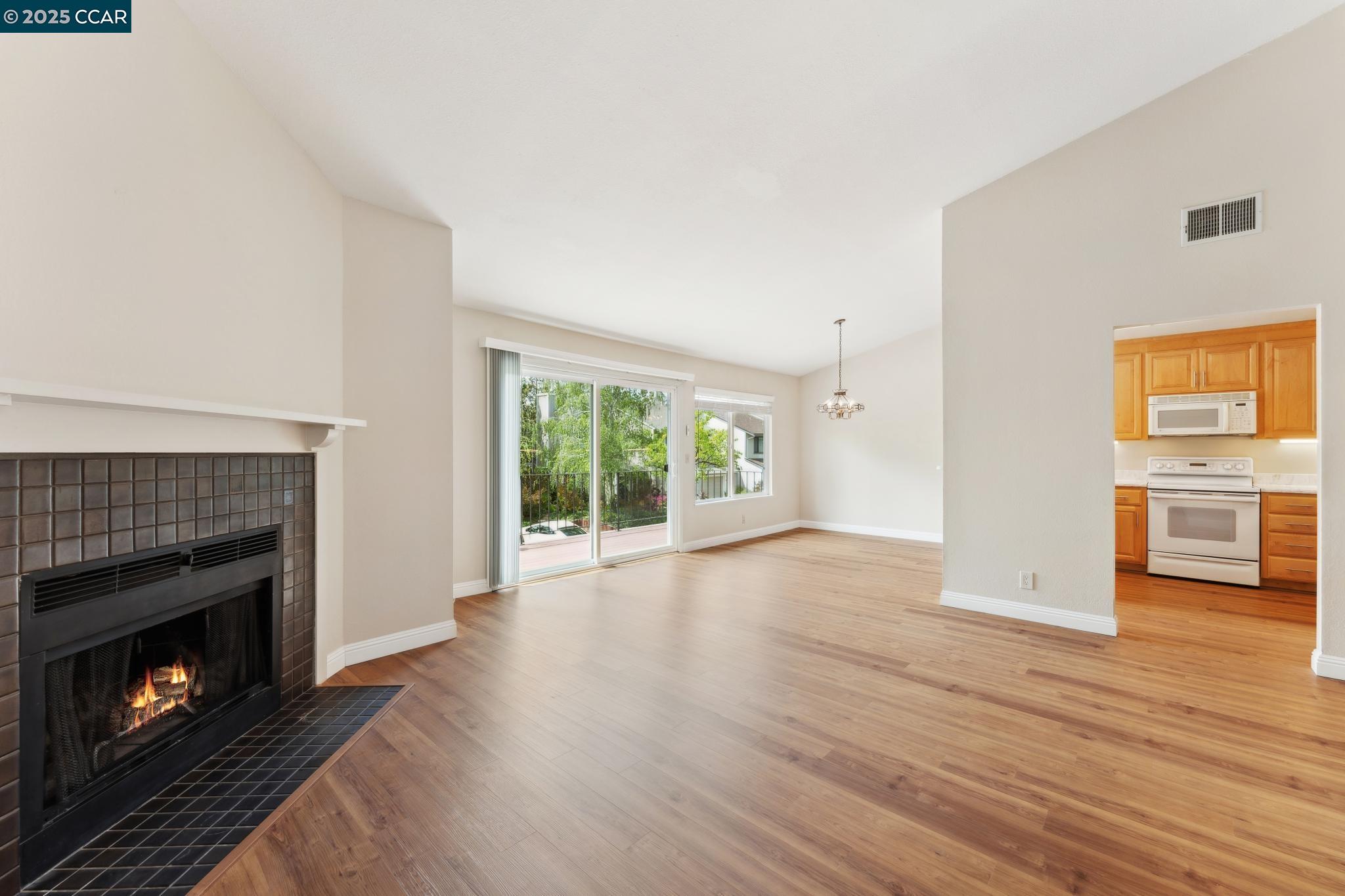 Detail Gallery Image 13 of 60 For 2480 Heatherleaf Ln., Martinez,  CA 94553 - 3 Beds | 2 Baths