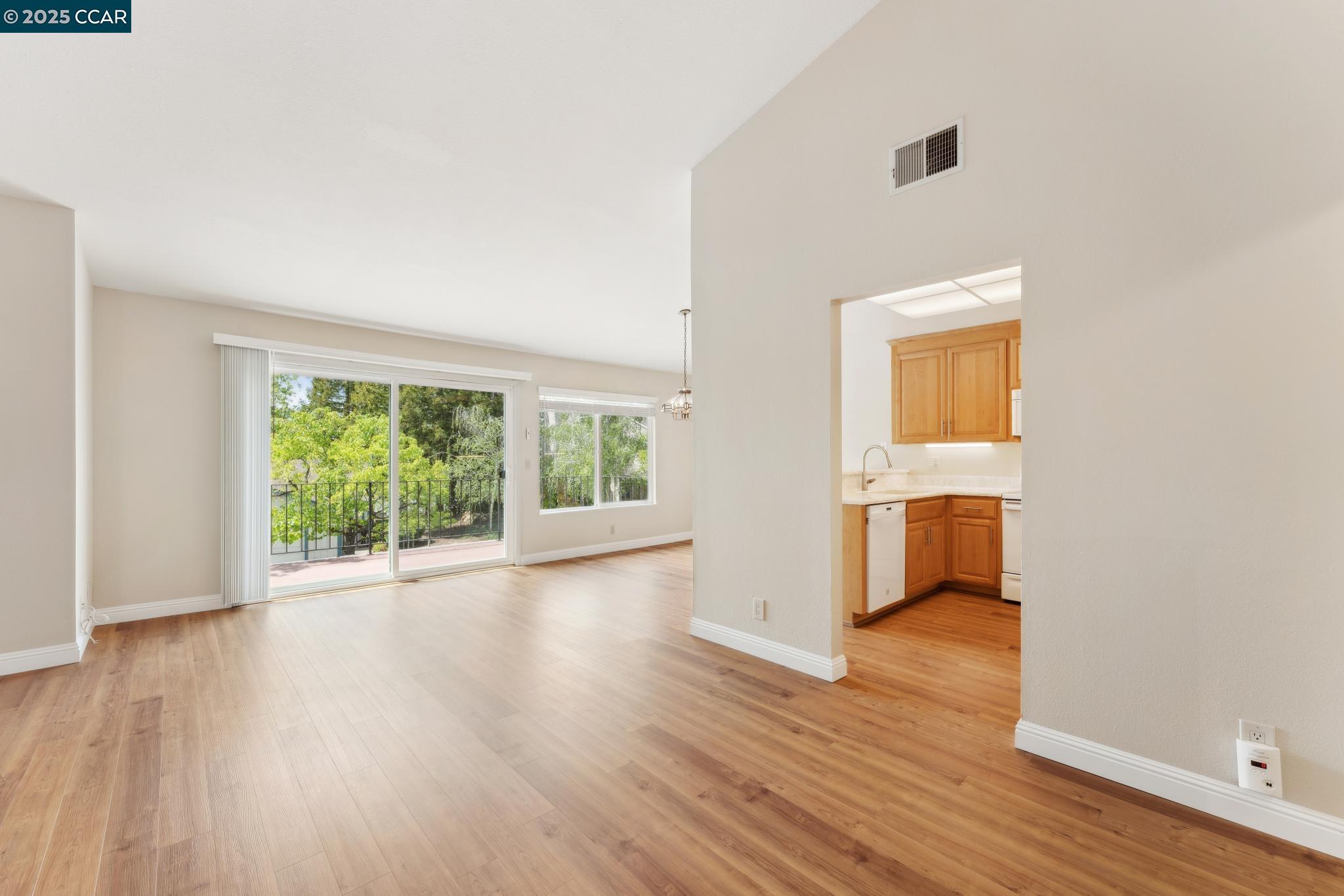 Detail Gallery Image 14 of 60 For 2480 Heatherleaf Ln., Martinez,  CA 94553 - 3 Beds | 2 Baths