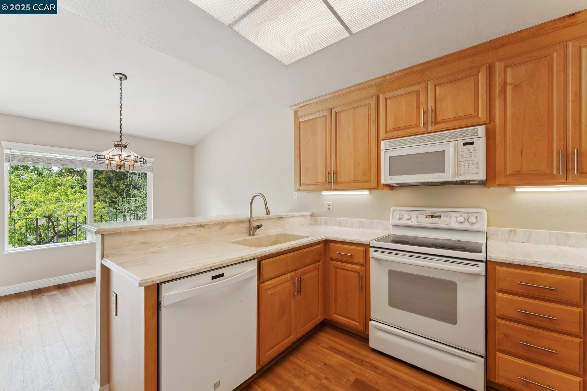 Detail Gallery Image 25 of 60 For 2480 Heatherleaf Ln., Martinez,  CA 94553 - 3 Beds | 2 Baths