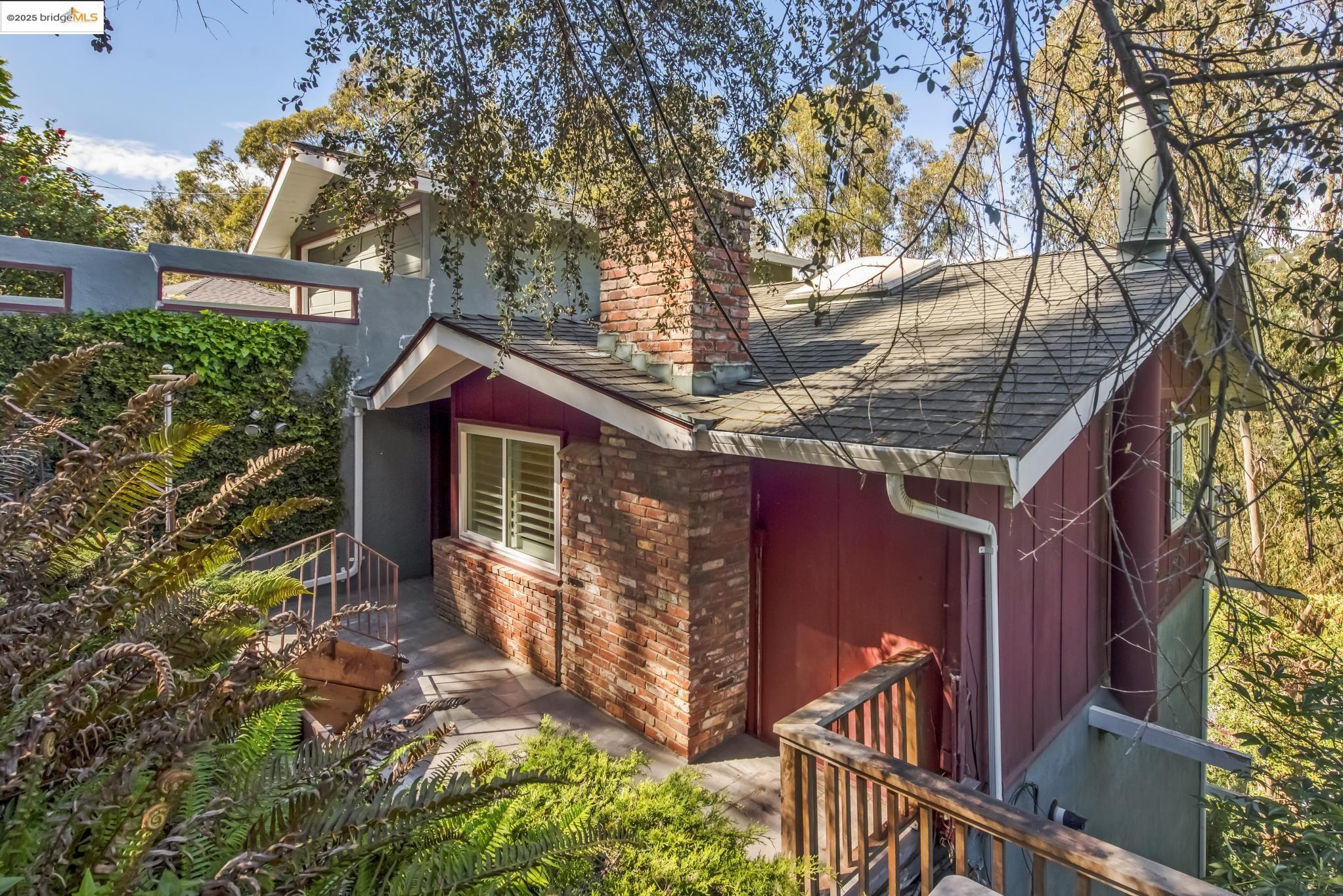 Detail Gallery Image 1 of 1 For 6427 Westover Dr., Oakland,  CA 94611 - 3 Beds | 2 Baths