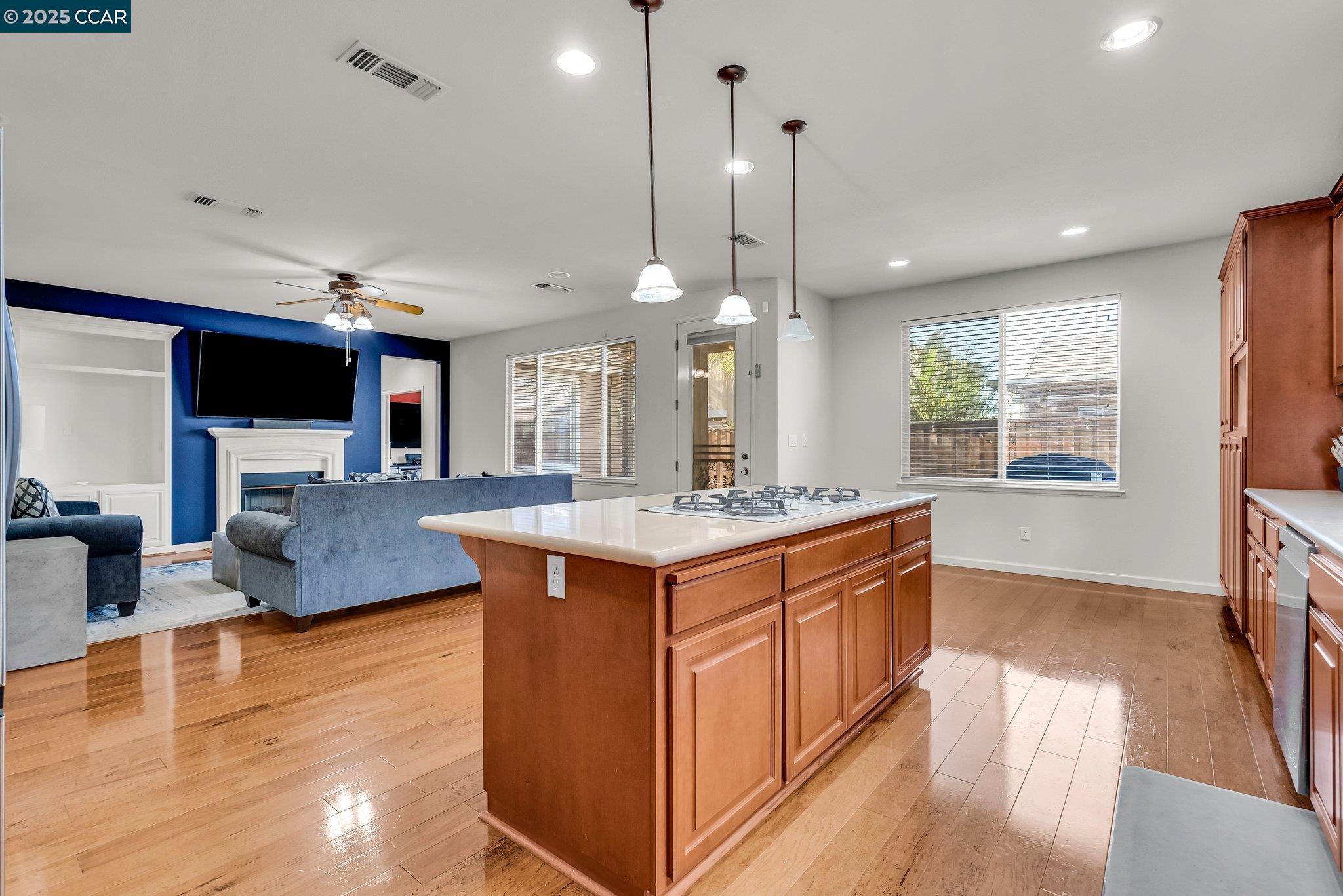 Detail Gallery Image 14 of 46 For 3627 Otter Brook Loop, Discovery Bay,  CA 94505 - 5 Beds | 3 Baths